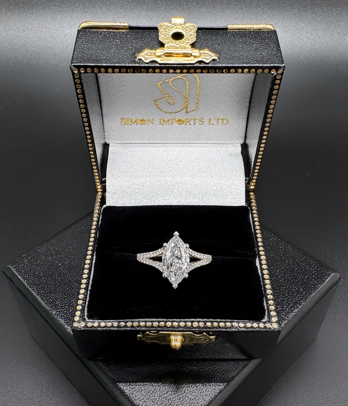 🤍Timeless elegance, redefined.
This stunning marquise-cut diamond ring is more than a piece of jewelry — it’s a statement of grace, brilliance, and sophistication.
2.07ct marquise cut diamond set with 18kt white gold diamond band @ 0.75ct T.W. crafted to perfection, designed to captivate.
🤍💎Friday Rocks 💎🤍
#simonimports #fridayrocks #diamonds #rings #rings💍 #marquisediamond #diamondring #engagementring #luxuryjewelry #grr #jewellery #winnipegjewellery #grantpark #diamondengagementring