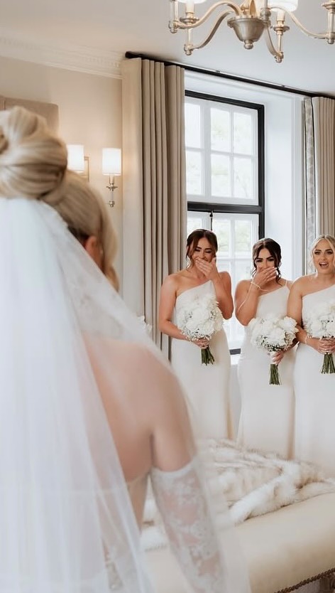 Can’t beat a bit of old school Kylie 😍
I absolutely adore singing this song, especially this chilled piano version by @blamejonesmusic. Thank you @acousticbacksandtracks for this beautiful instrumental. 
Perfect for ceremonies or chilled background music!
Cover photo by @leahlloyd_photo 
📍 @santffraedhouse
#weddingsinger #weddingsingeruk #welshsinger #weddingmusic #weddingvenueuk #weddingentertainment #weddinginspo #welshwedding #weddingvenue