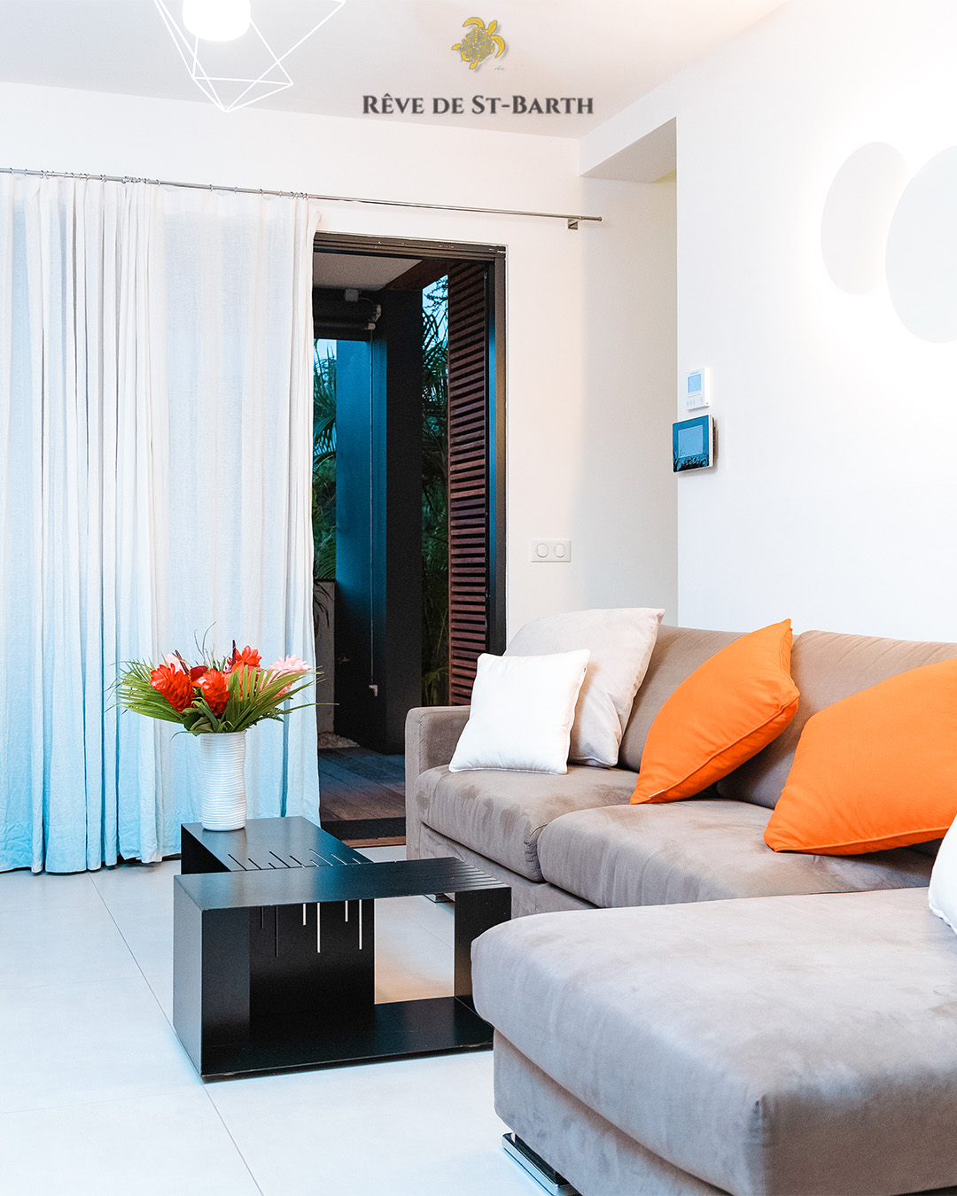 🏡 Comfort meets elegance ✨
Your home away from home, where design, comfort, and island charm come together.
👇 Could you relax here? Yes or YES?
Book your stay now (link in bio)
#Luxury #Island #SaintBarth #design #stbarts #island #saintbarthelemy #relax #home #linvingroom #stbart