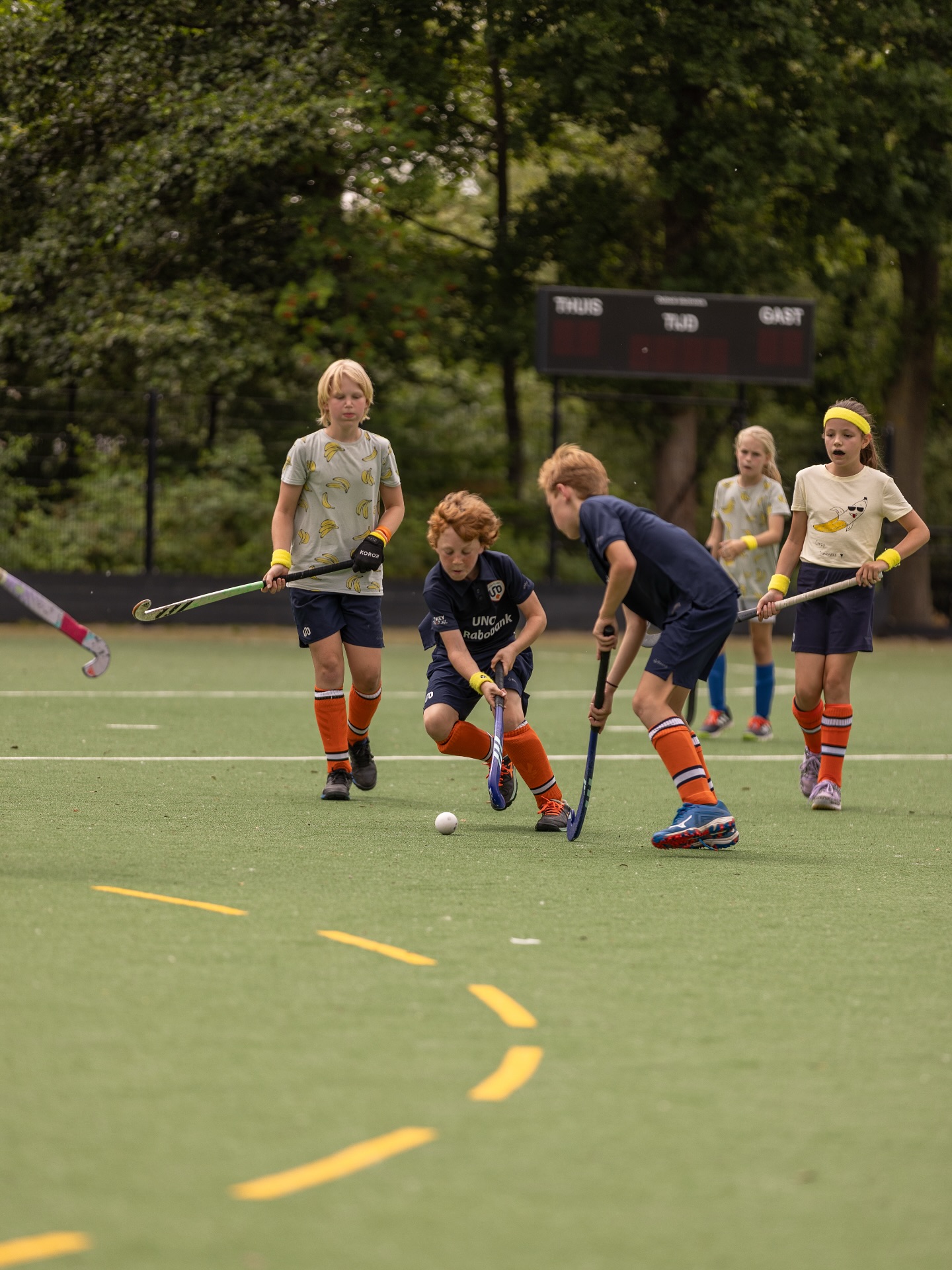 ☀️ Mis jij het hockeyen alweer?
Goed nieuws voor de fanatieke senioren!
Zomerhockey is terug!
? 2 juli t/m 20 augustus
? Elke woensdag van 20:00 tot 22:00
? UNO – teams worden ter plekke gevormd!
✉️ Inschrijven en aanmelden via de LISA- app
Wil je liever met je eigen team trainen? Dat kan ook!
?Voor €180 per team
? Tijd en dag in overleg
✉️ Stuur een berichtje naar Salko voor aanmelding en meer informatie.