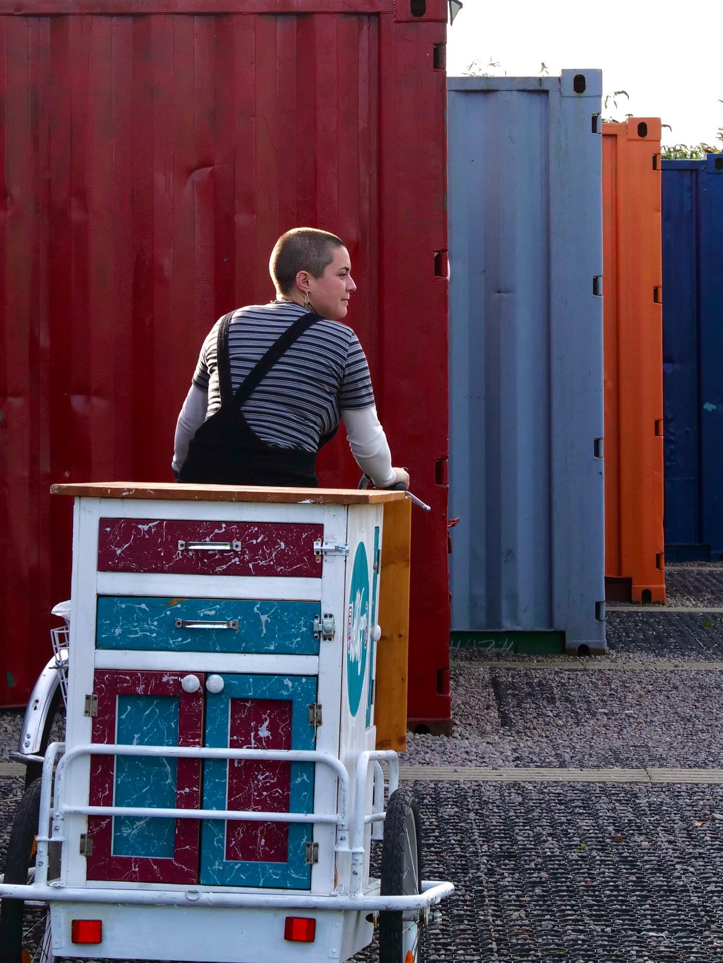 On my little well wagon — art workshops on wheels 🚲🎨
Community is at the heart of everything I do. Art is our common language, and this trike is how we speak it together💛
📸 @journaljaz
#ArtOnWheels #CommunityArt #MobileWorkshops #WellWagon #TherapeuticArt #Cardiff