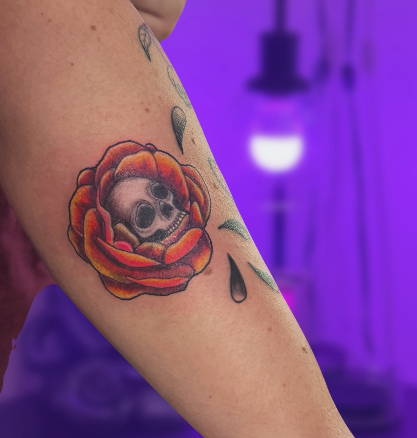 So thrilled to have gotten to do TWO of my @wanttodotattoos today! Thank youuuu! ??
There’s still a few more over there at @wanttodotattoos - they’re $50 off right now :) if you love one, grab it before it’s gone! :)
? credit card size on forearm
??? Please LIKE, COMMENT, & SHARE - your friends might want to discover me ??
? Book yours at TattooNeonMoon.com