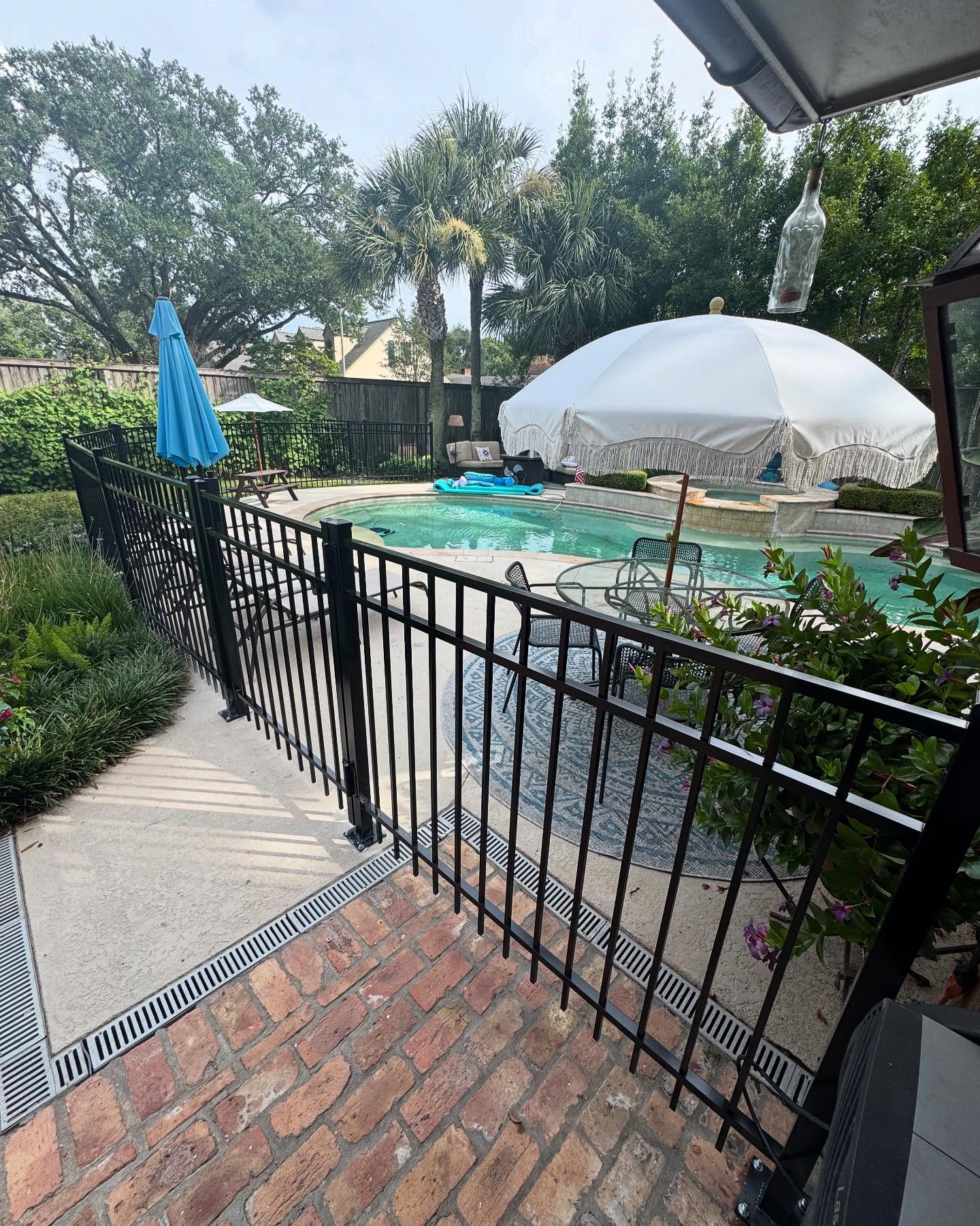 Poolside safety never looked this good!
This powder-coated aluminum fence blends durability with style. If it’s protecting your pool or adding curb appeal, we install fences that stand the test of time and weather.
📍Another one done right by Stinson Fencing.
#tinsonfencing #aluminumfence #poolsafety #builttolast #cleanwork #fencegoals