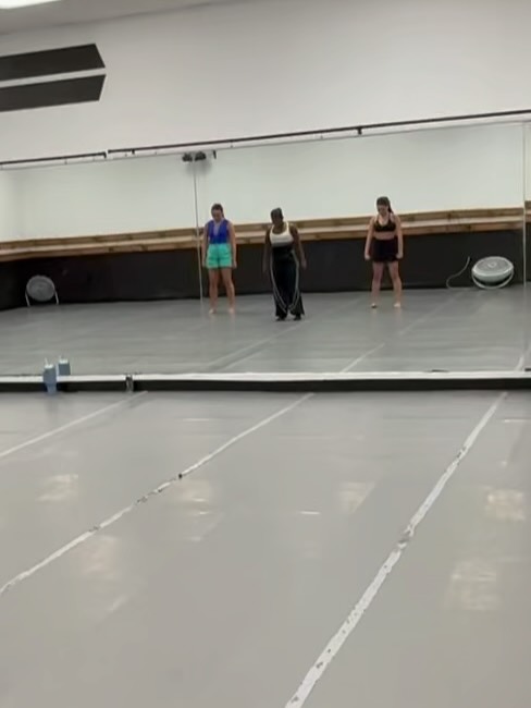 Juniors, Teens and Company had an amazing class with @laurenhummelchoreo today! 🔥