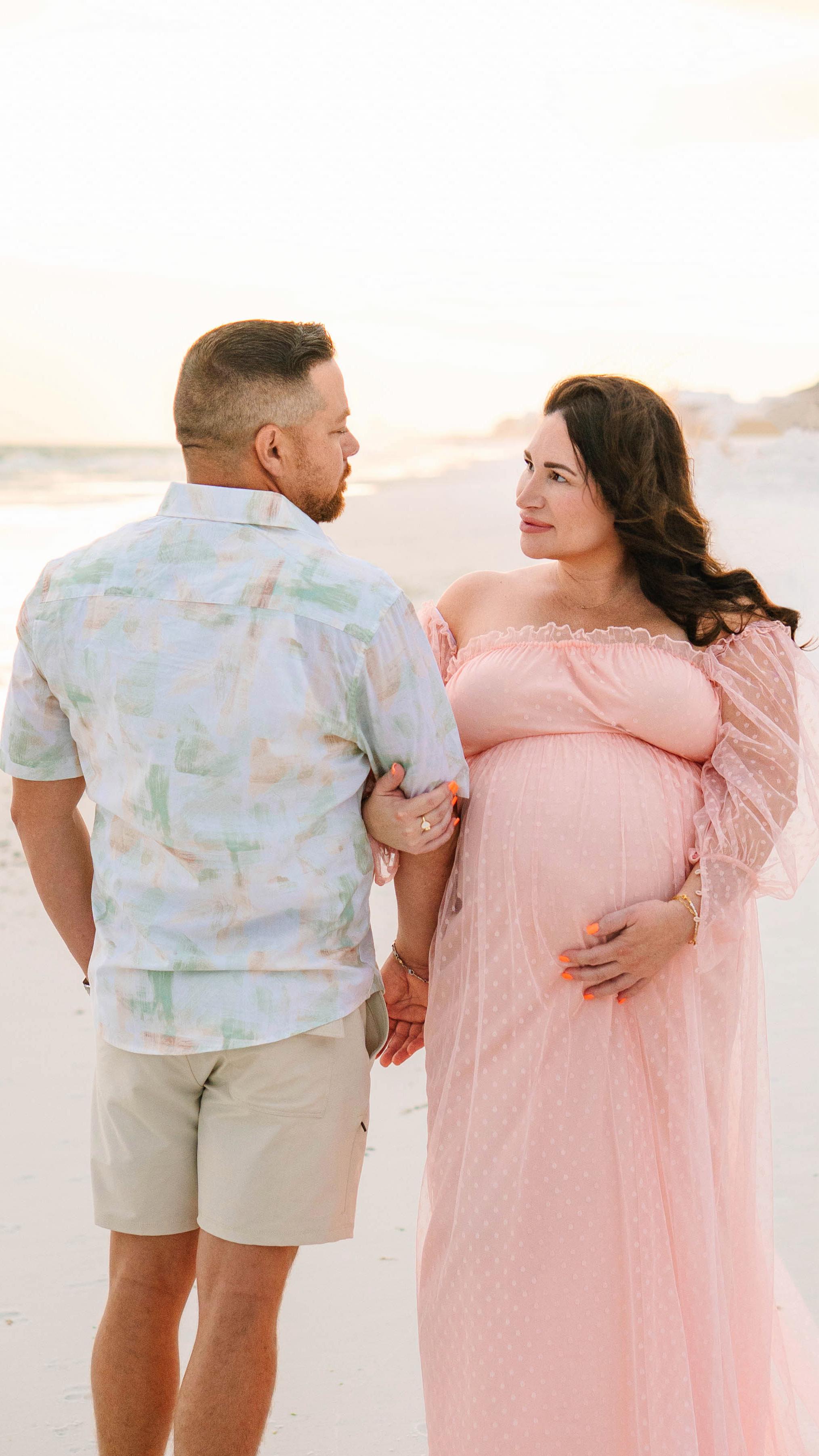 Had a slight panic attack walking to the beach. The weather forecast did not show rain rolling in this fast. But the Florida sunset still showed off and the photos still delivered 🙌
#houstonphotographer #htx #familyphotography #30A #texasphotographer #candidchildhood #clickinmoms #cypresstx #maternity #pregnant