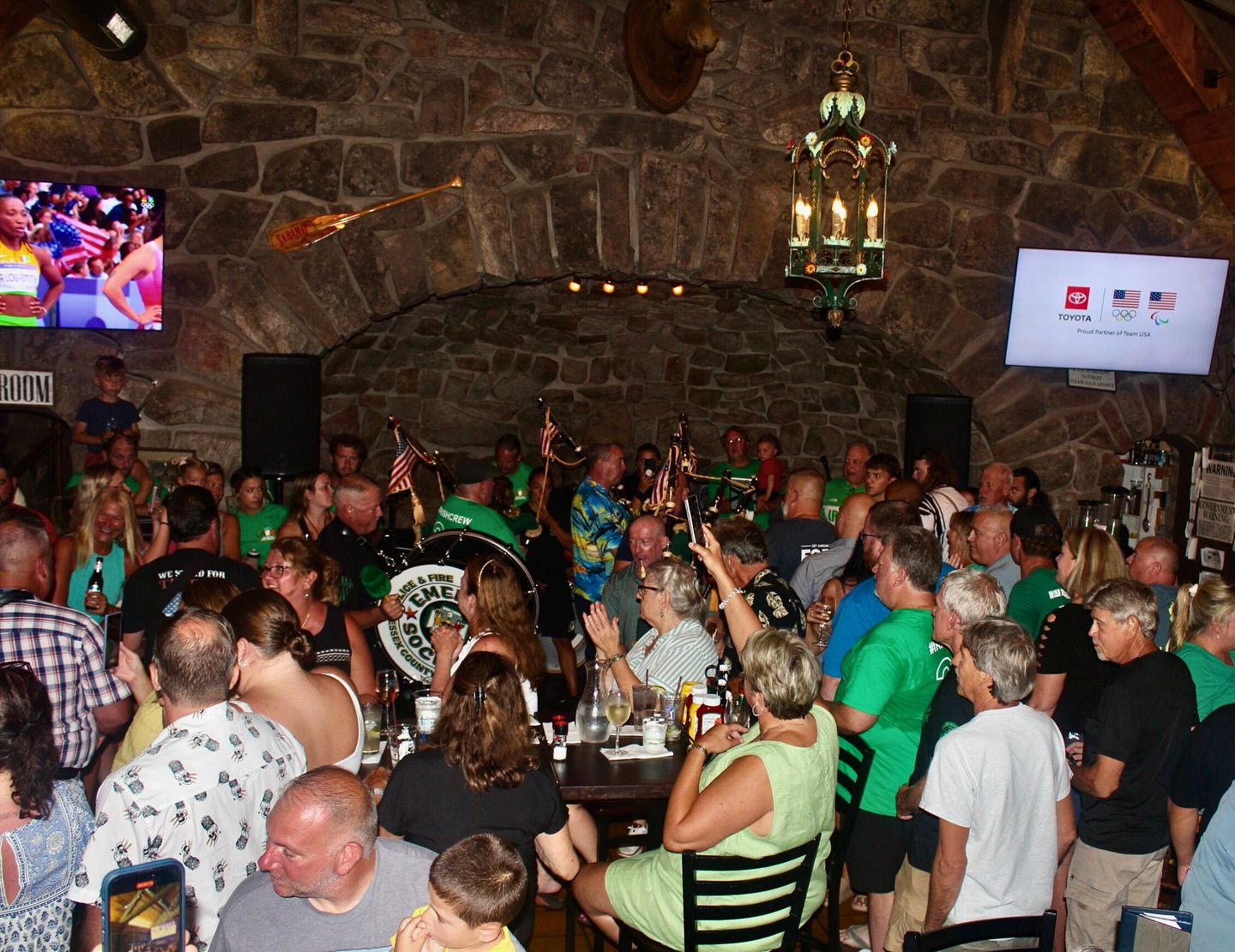 Our 7th Annual Irish Weekend with the Captain & O’Neill Band is almost here!!??☘️
Join us August 1st & 2nd 7-10pm for two nights of music, drinks, food, & great company?
There are still rooms available, go to www.bluewatermanor.com or call 518-644-2535 to boom your stay??️
Call 518-644-5400 to make your dinner reservations for the Tavern! If you want to be seated by the music be sure to mention it during your ? ?️
While you wait, take a look at some pictures from past Irish Weekends?