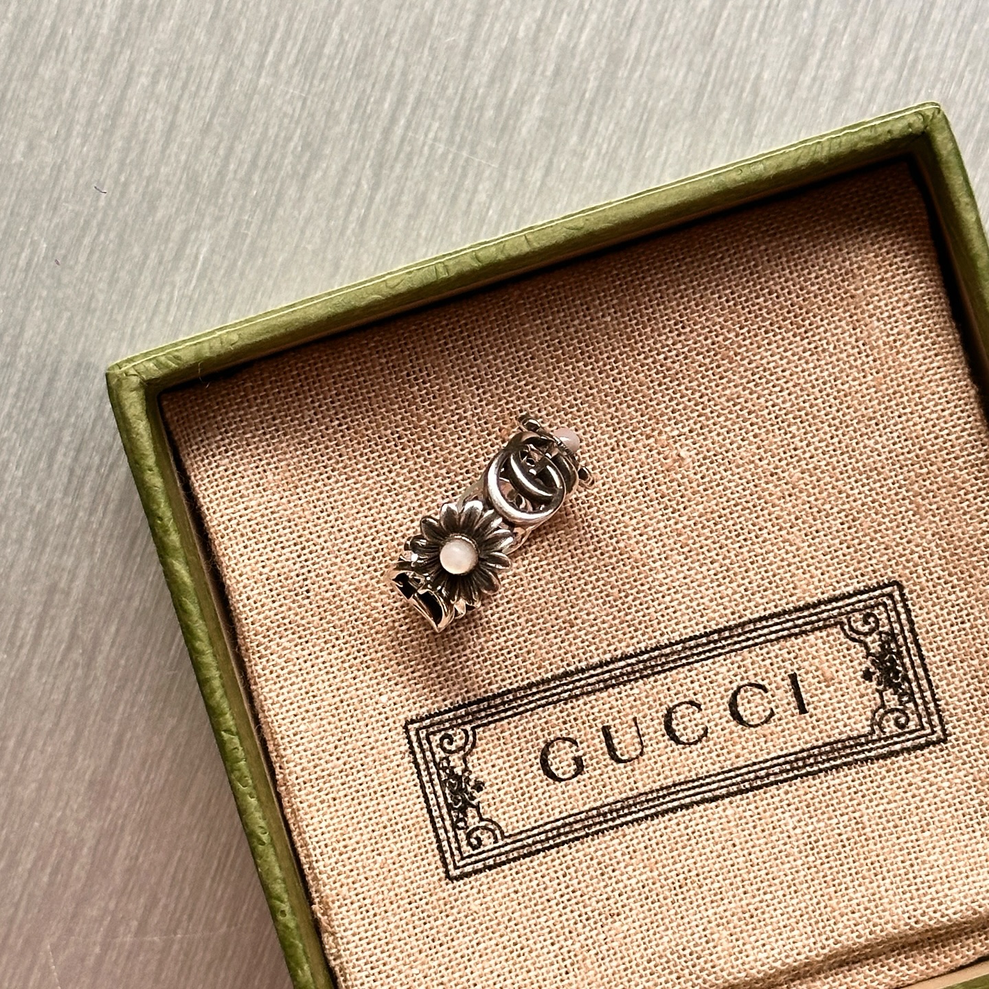 Delicate yet bold â the Gucci Double G Ring features a stunning mother-of-pearl inlay for that subtle statement.
For more information, please refer to the website link provided in the bio.
Listing no: 200953
Opuluxe.sg is not affiliated to the brands featured. We are an independent consignment platform of authenticated luxury products. All trademarks and copyrights remain sole property of the brands.