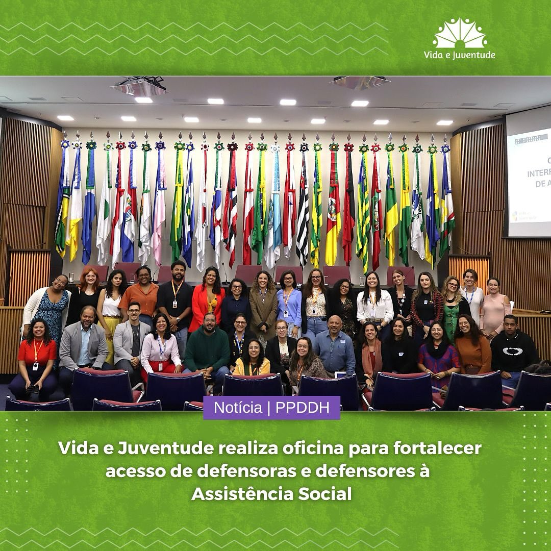 🟣 O Vida e Juventude deu mais um passo importante na articulação de políticas públicas voltadas à proteção de defensoras, defensores de direitos humanos, comunicadores e ambientalistas.
No dia 2 de julho, realizamos, em parceria com o Ministério do Desenvolvimento e Assistência Social, Família e Combate à Fome (MDS) e o Ministério dos Direitos Humanos e da Cidadania (MDHC), a Oficina PPDDH e Interfaces com a Política de Assistência Social.
A atividade teve como objetivo apresentar as ações da Equipe Técnica Federal do Programa de Proteção aos Defensores(as) de Direitos Humanos, Comunicadores(as) e Ambientalistas (PPDDH) e discutir os desafios enfrentados pelas pessoas acompanhadas pelo programa, buscando articular parcerias e estratégias que promovam o acesso à Política de Assistência Social para defensoras e defensores acompanhados pelo Programa.
💬 Quer saber mais? A matéria completa já está disponível no nosso site!
www.vidaejuventude.org.br | Link na bio!
#vidaejuventude #PPDDH #direitoshumanos #assistenciasocial #defensoresdedireitoshumanos #rededeproteção