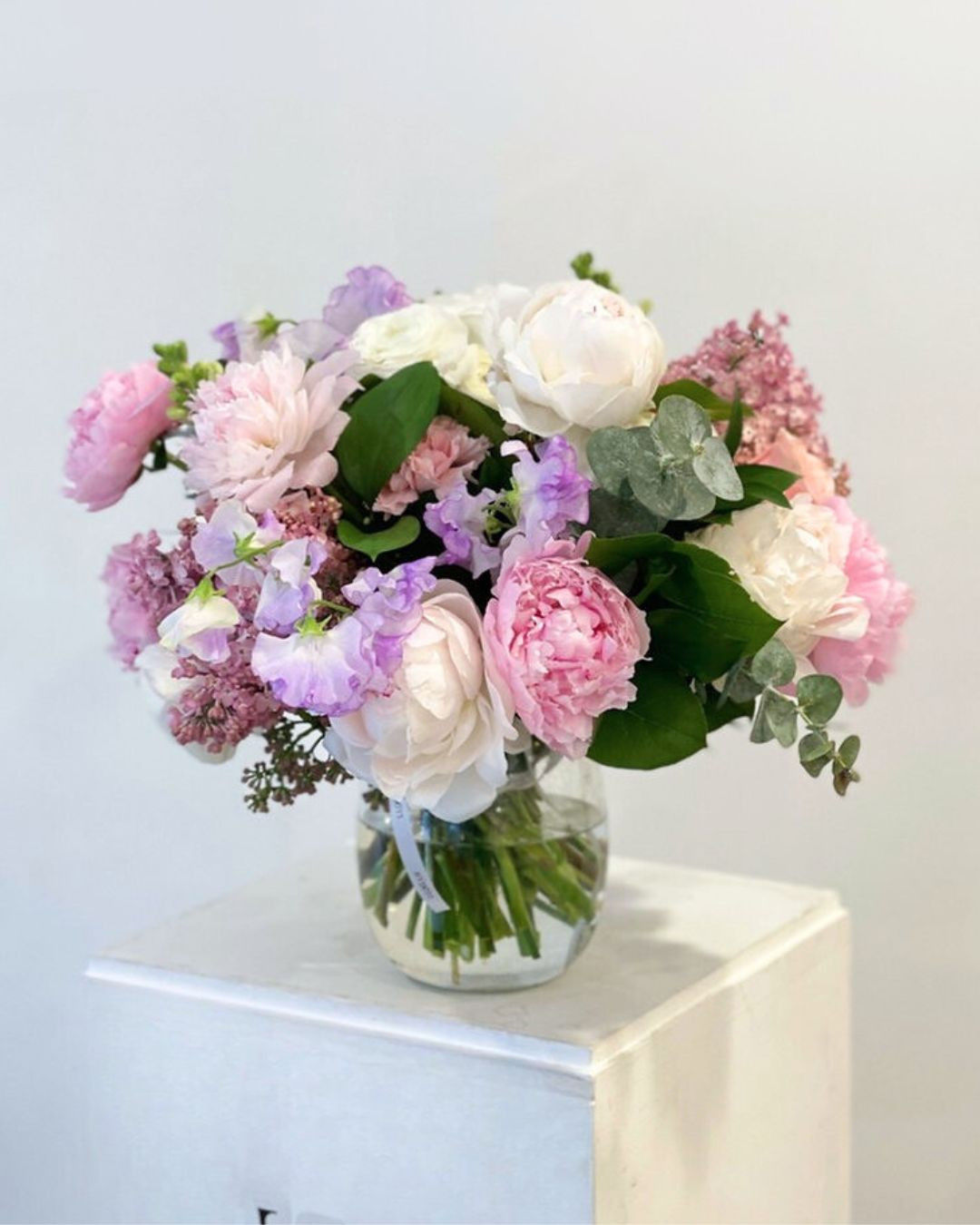 Introducing Blush Garden — a timeless, elegant floral arrangement that brings beauty and warmth to every occasion. 🌸✨
Soft pink and blush-hued blooms meet seasonal greenery in a design that radiates romance and sophistication. Perfect for birthdays, anniversaries, or “just because” moments.
Crafted with love by @luxlufevents 💐
📍 890 1st Ave, NYC
📞 212-540-LOVE
🚚 Same-Day Delivery
🛒 Order now at LUXLUF.COM