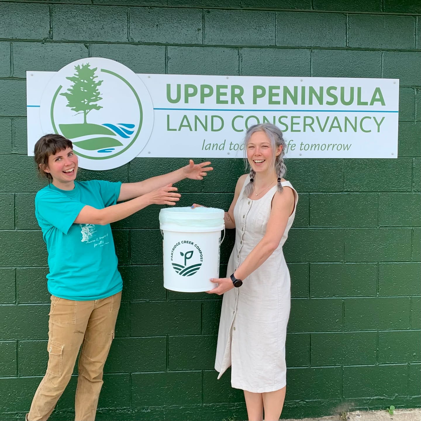 Welcome to the compost club, @uplandconservancy! They'll now be diverting all their organic waste to turn back into soil with us. We're both committed to healthy ecosystems and clean water, and love when more mission based organizations join our crew. ✨👏 #compost #composting #walkthewalk #zerowaste #sustainability