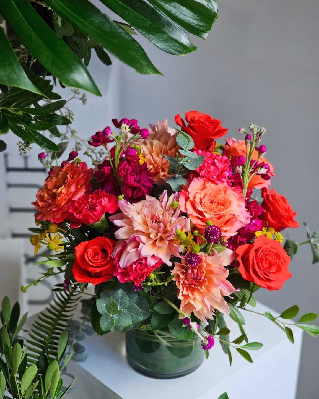From cosmos to dahlias, our medium seasonal flowers bring vibrant texture and color to every celebration. Whether it's a surprise bouquet or a luxe event, we design florals that speak summer in full bloom. 🌿
📍 890 1st Ave, NYC
📞 212-540-LOVE
🚚 Same-Day Local Delivery
🛒 LUXLUF.COM
Celebrate summer’s peak with fresh, locally designed florals 🌞🌸