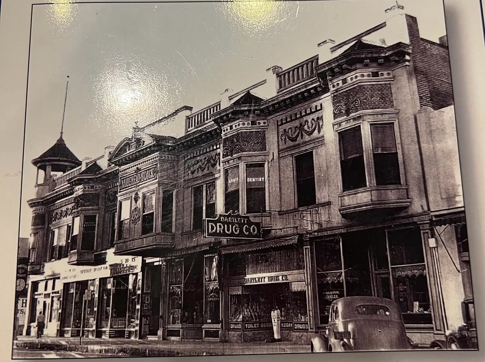 ?️ Step back in time with us and witness the incredible evolution of Hotel Diamond! From its humble beginnings to the stunning grand exterior we admire today, this hotel has a fascinating history that showcases our community’s growth and charm.
#HotelDiamond #Evolution #CommunityHistory #historyofchico #chicoca #downtownchico