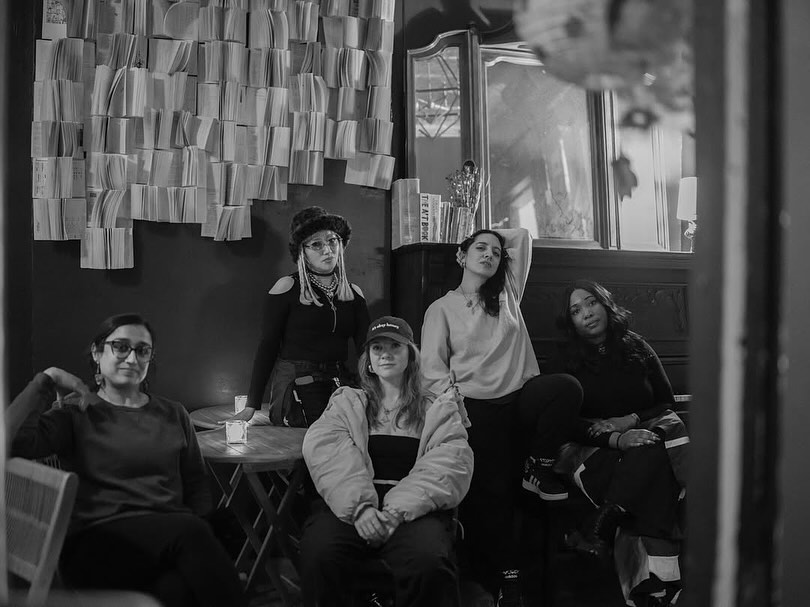 ????
RP @elias.williams - QSTV B2B Sets
& The Ladies Link Up at @filthydiamondbk ,
Brooklyn, NY, 2025
#qstv
#wemakeourownrules
#filthydiamondbk
#brooklyn
#creatives
#artists
#producers
#djs
#ladieslinkup
#thezone
#blackandwhitephotography
#community