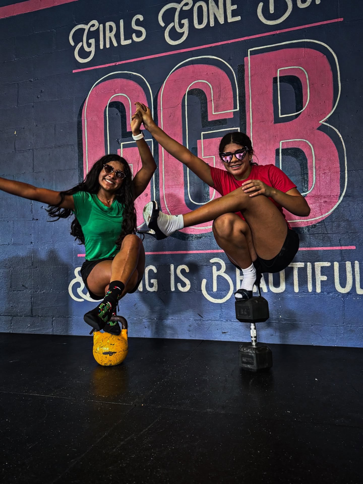 They train. We transform. Barbie mode: activated.
Nicki Minaj Challenge Accepted.
#barbz #nickiminajchallenge #barbellsandbarbz #barbellandnicki #barbie #girly #challenge #gym #fitchicks #buffchicks #buffbarbz #barbellbarbie #glamgirls #girlsgonebuff #nola #womenfitness #workout #sisters