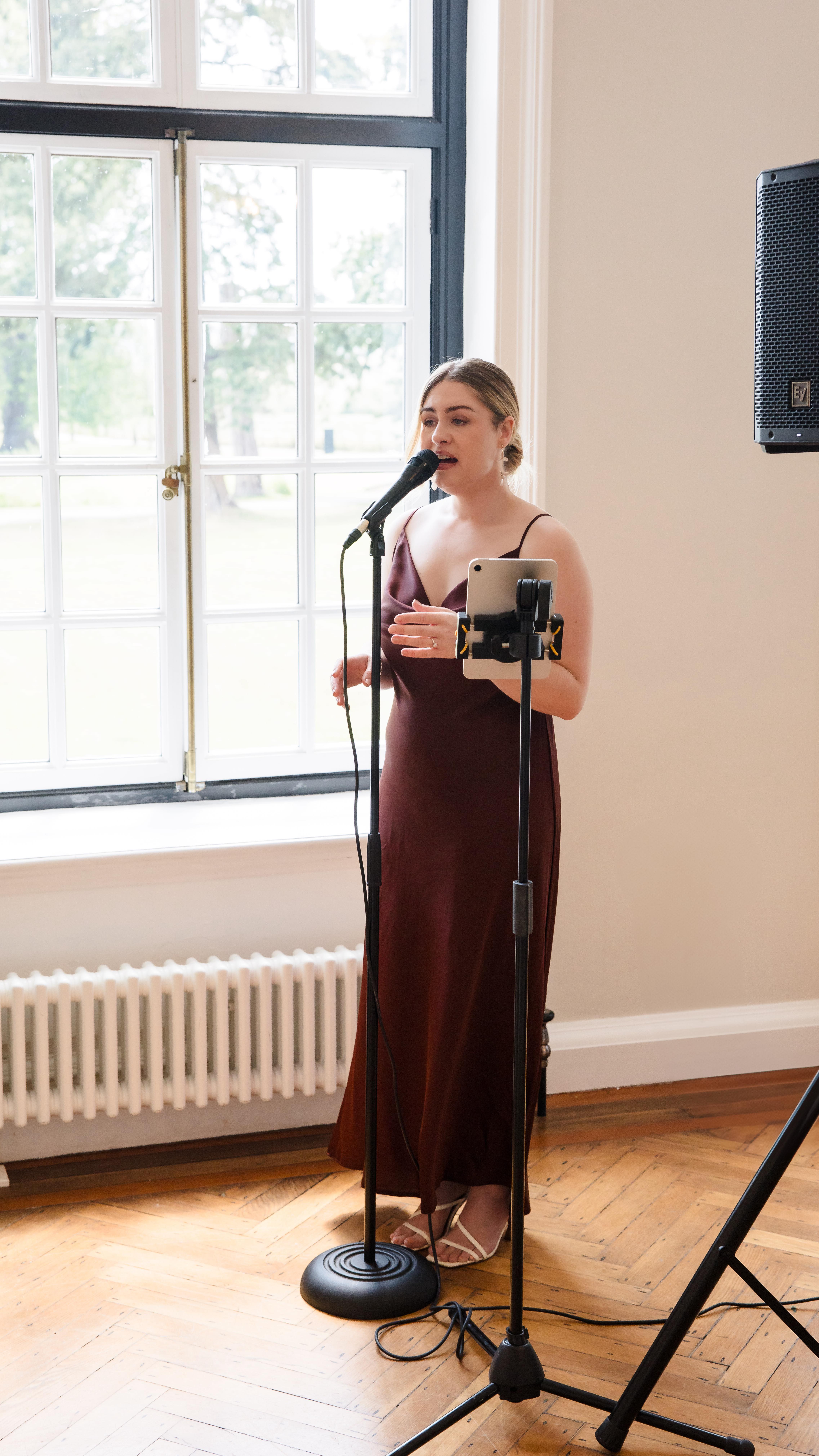 This song gives me all the nostalgia 🙌🏼
I’m obsessed with singing throwbacks like this but with an acoustic twist, perfect for your wedding day for your guests to vibe along to especially if you were in your teenage era when this song came out like I was!
Also fun fact - I’ve actually met Ne-Yo! 🤣 I also have photo evidence if anyone would like to see…
Thank you @philwarrenphoto for a lovely aesthetically pleasing cover photo for my grid! 🤩
📍 @llanerchweddings @llanerchhotel 
#weddingsinger #weddingsingeruk #welshsinger #weddingmusic #weddingvenueuk #weddingentertainment #weddinginspo #welshwedding #weddingvenue #weddingsupplier