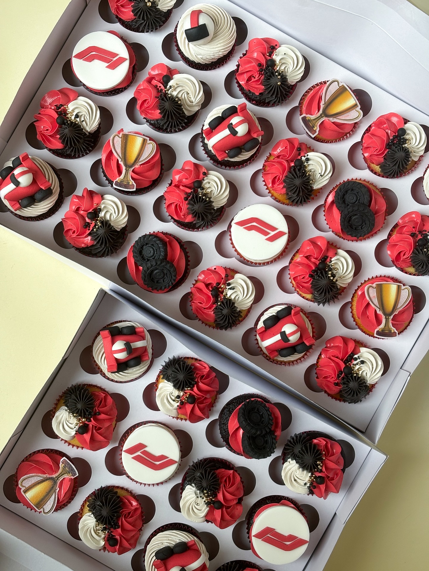 F1 Inspired cupcakes 🛞
Tire mould @goldcoastcakesupplies
#kaikaicakery #f1cupcakes #f1party #goldcoastcupcakes #f1 #cupcakes