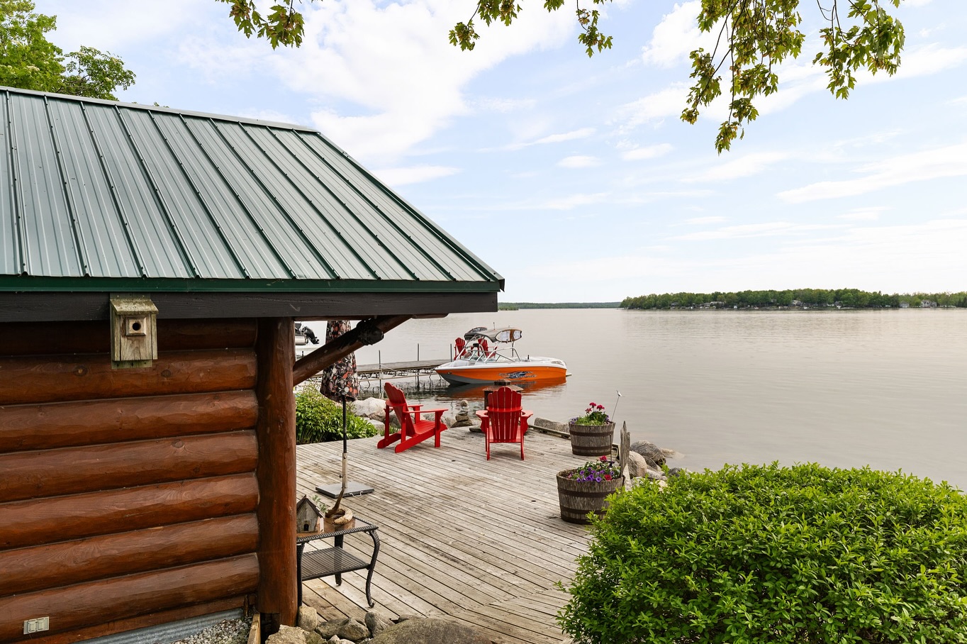 🌅 Boathouse Goals at 𝙁𝙤𝙪𝙧 𝙒𝙞𝙣𝙙𝙨.
-
Perched on your private 206 feet of Lake Simcoe waterfront. Sunsets here are something else.