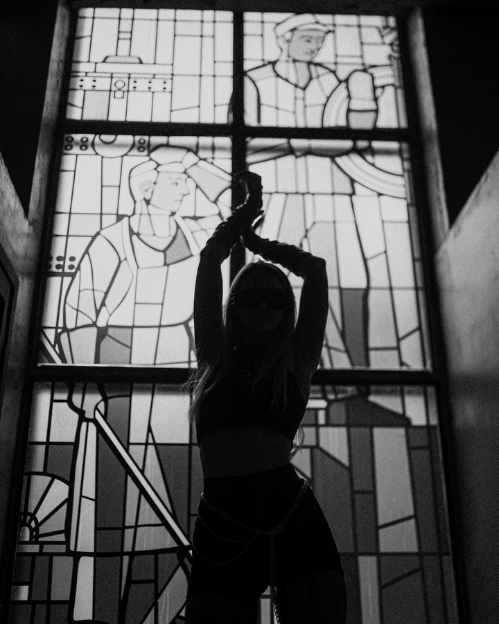 creating my own Atmosphere absent noise, prioritizing art.
free from everyone and everything.
track id: Atmosphere by @anyma & @chrisavantgarde