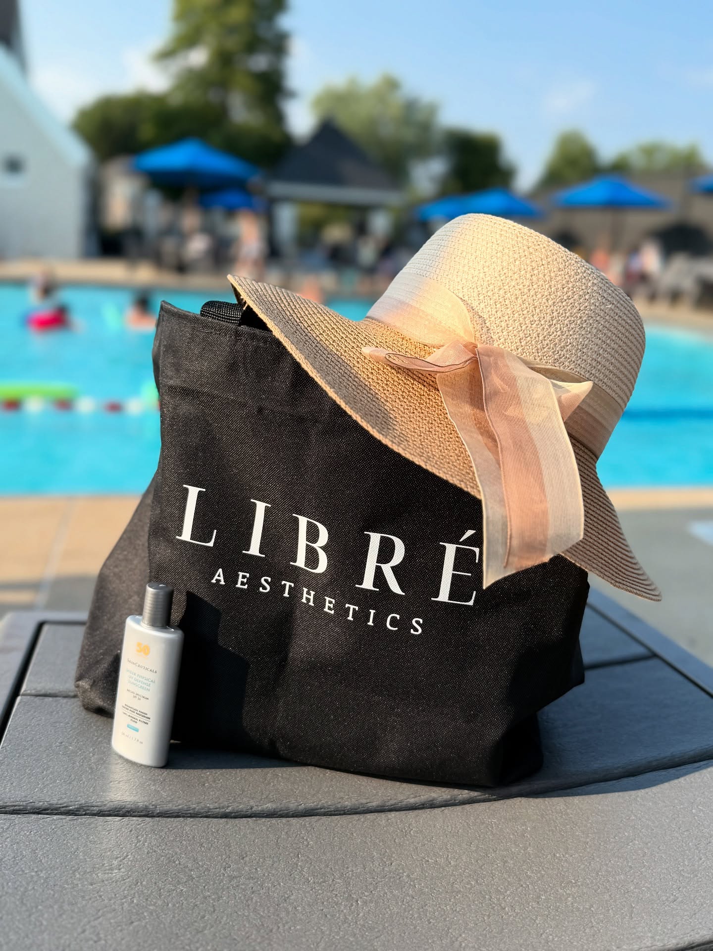 âď¸ School may be back soon, but the sunâs still out! Whether youâre on the sidelines, running errands, or squeezing in those last summer adventures, donât forget your SPF. Your skin will thank you now and later.
⨠#SPFeveryday #SkinFirst #LibreAesthetics