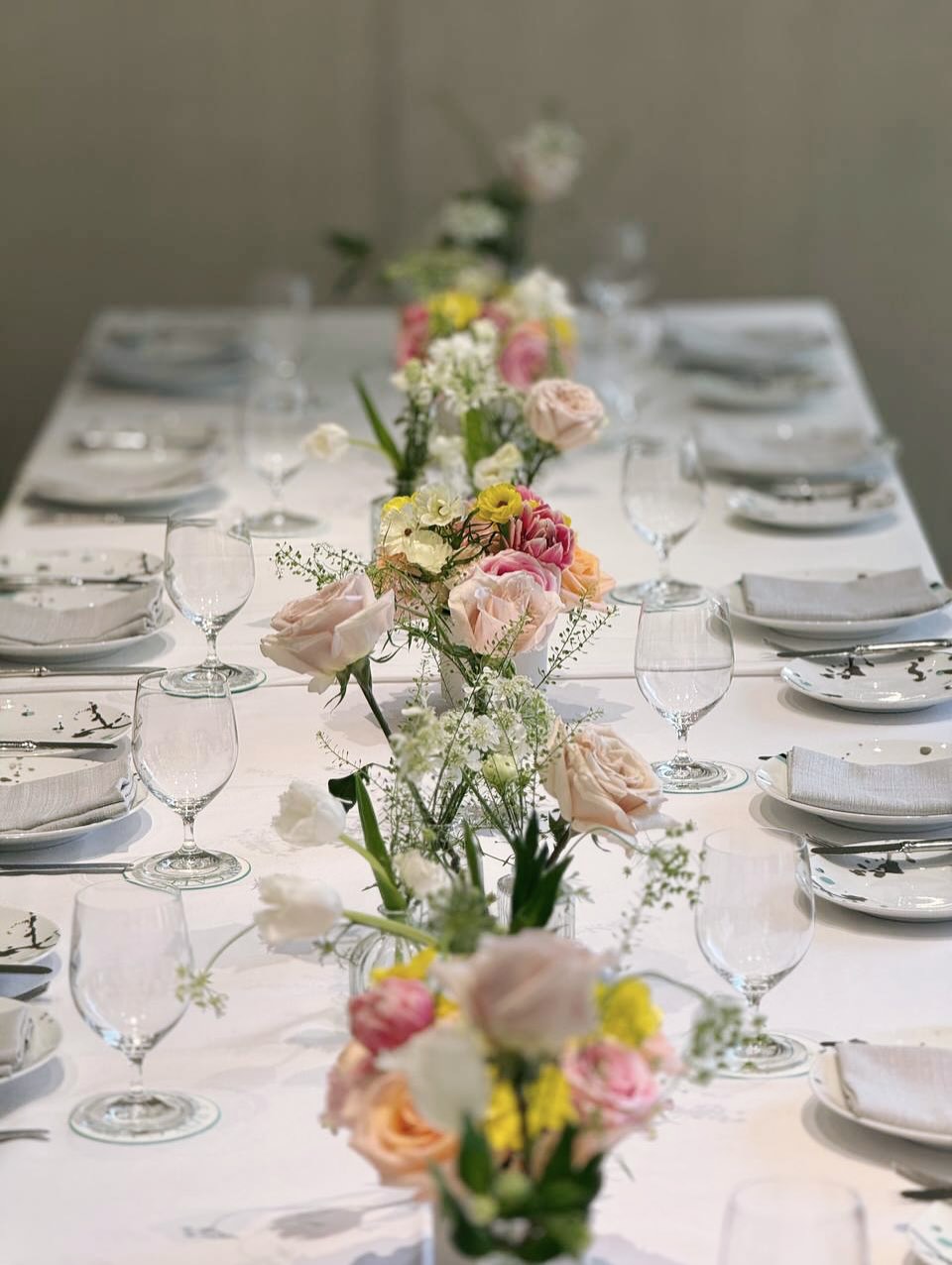 Celebrating such a meaningful day for this beautiful family at Blue Box Café 🩵
We filled the tables with white frilled tulips, a flower so dear to their hearts, touched with just a hint of dusty pink.
Bud vases kept everything gentle and effortless, just enough to let the love and joy of the day shine through. ✨
#BlueBoxCafe #PostBaptism #EventFlorals #WhiteTulips #FrilledTulips #DustyPinkFlowers #BudVaseArrangement #TableFlowers #EventStyling #NYCFlorist #PrivateEventFlorals #MinimalFlorals #ElegantTableSetup #FlowerDesign #FloralStyling #FloristLife #LUXLUFEvents #PersonalizedFlorals #WithLoveAndFlowers