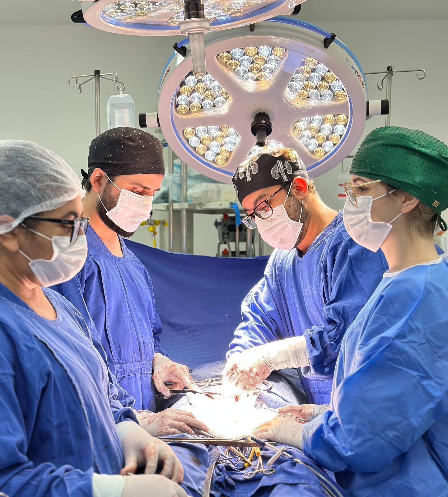 💙 Cirurgia para tratamento do câncer: técnica, cuidado e trabalho em equipe.
Aqui, cada detalhe importa para salvar vidas.
#Urologia #Câncer #Equipe #SaúdeDoHomem #UroOncologia #Cirurgia