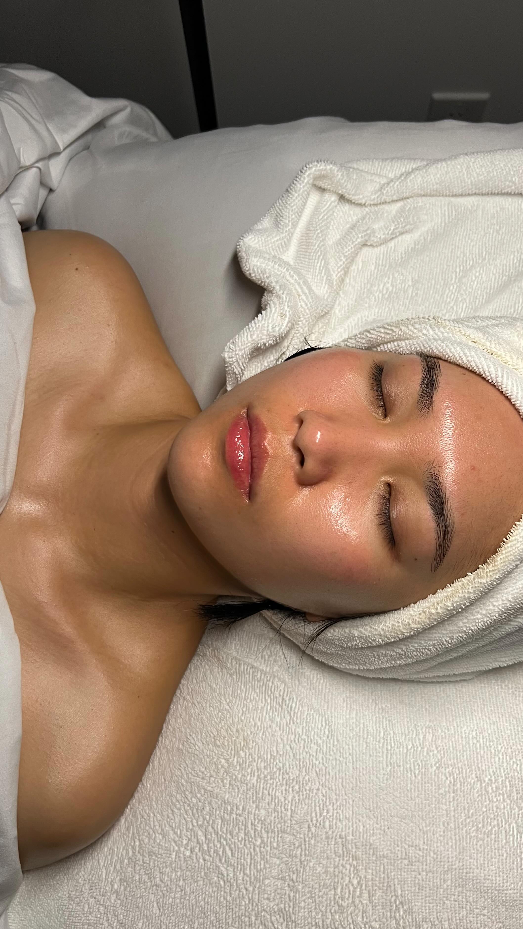 Your skin deserves this ?♀️✨
Book now at:
www.gymnoskin.com
?Flatiron , NY
#facial #skincare #nyc