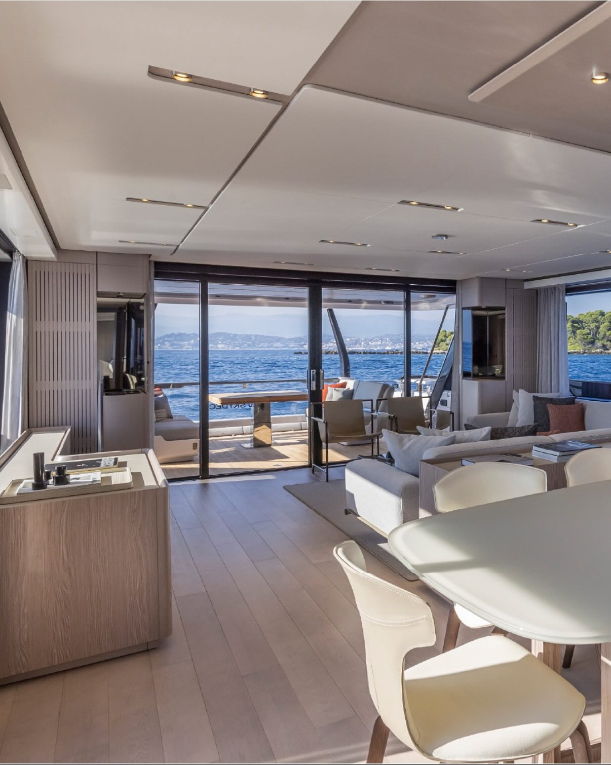 Where beauty meets the ocean. A serene escape designed for life at sea, wrapped in luxury and soft, simple tones. Effortless elegance, inspired by the horizon.
.
.
.
.
.
#m2develop #m2decor #interiordesign #luxuryinteriors #interiorstyle #interiordecorating #interiordetails #interiors #yacht #yachtlife #luxury #yachting #interiorlovers #inspiration #design #designer #interiorstyling #beautiful #travel #ferretti #ferrettiyachts #ferrettigroup