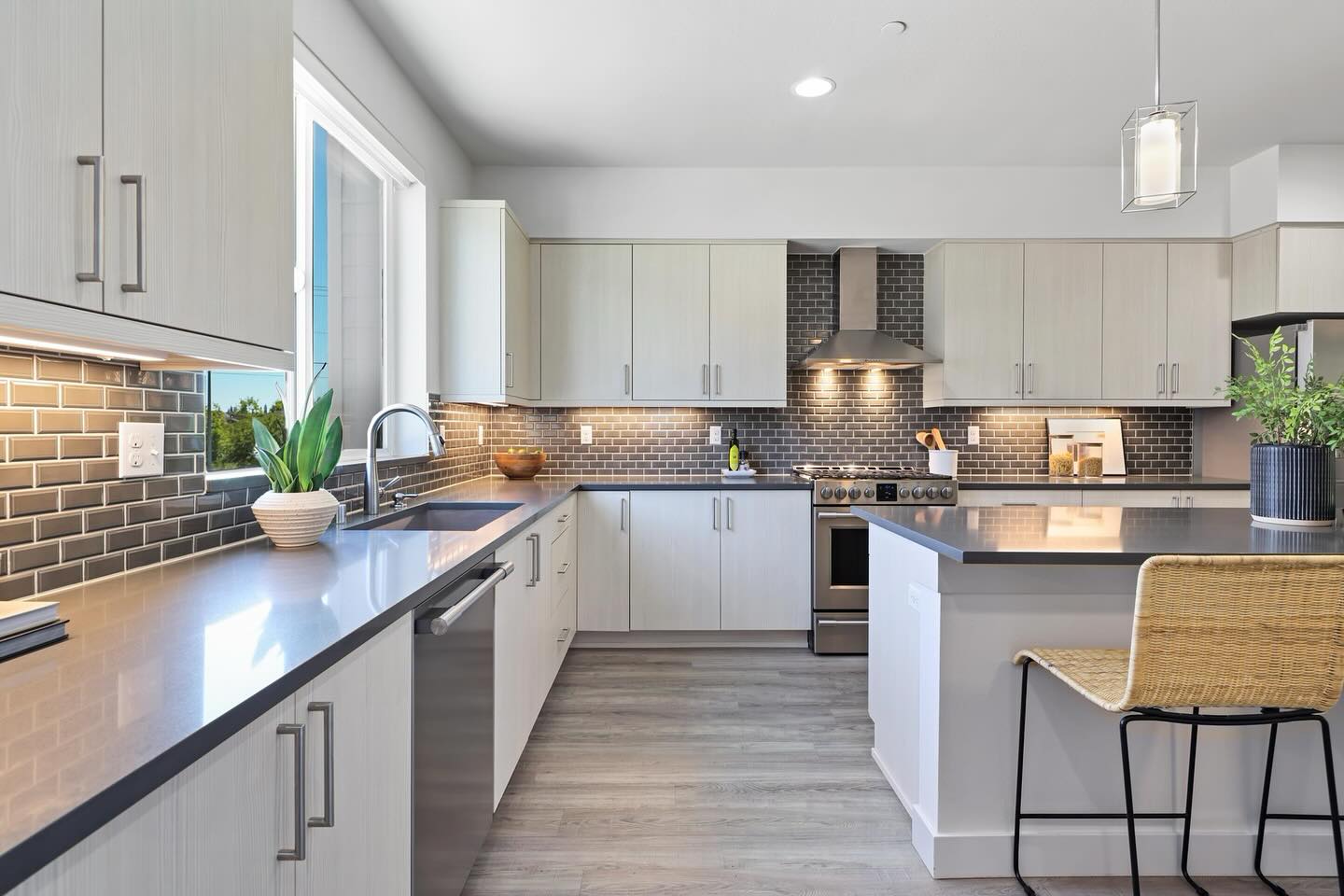 New Price! Luxury Bothell Townhouse NOW $840K!
4 bed | 3 bath | 2061 sqft
Discover a luxury townhome with nature as its backdrop, ideally located between Mill Creek Town Center and downtown Bothell. The sought-after floorplan features 4 bedrooms plus an office nook. Premium upgrades include custom closet organizers, remote-controlled window shades and a durable epoxy garage floor. The kitchen is a host’s dream, with gas cooktop, generous island, spacious dining area, walk-in pantry, and seamless flow to the living space. Step out onto the balcony to savor your morning coffee overlooking a peaceful greenbelt. Convenience is key with an attached 2-car garage and a well-managed HOA that ensures beautifully maintained garden spaces. A fantastic opportunity for spacious, low-maintenance living in a beautiful setting.
Co-listed with Laura Polt / Windermere East