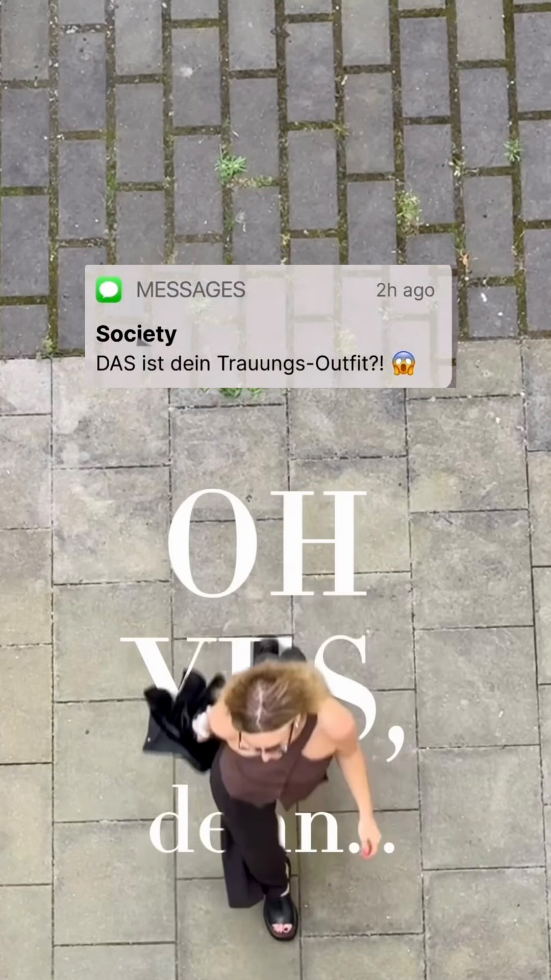 … es gibt einen DRESSCODE 📋🖤Wie bei der kommenden Trauung der Dresscode „Mafia Chic“ heißt. 😎
Immer mehr Paare schicken Moodboards, Farbpaletten oder gleich einen Pinterest-Ordner raus und ich liebe diesen Trend! 🙌
👉 Er setzt sofort die Stimmung.
👉 Die Fotos wirken wie aus einem Guss.
👉 Und alle dürfen sich modisch auch mal was trauen.
Ganz ehrlich: für meinen Geschmack darf man gerne mal mit Traditionen brechen - da darf es auch mal schwarz sein, wenn es das Motto ist! 😝
Jetzt ihr: Farbpaletten, Dresscodes etc bei Hochzeiten – mega oder absolutes No-Go?
Droppt’s mal in die Kommentare 👇
#hochzeitsredner #traurednerin #freietrauung #hochzeitsrednerin