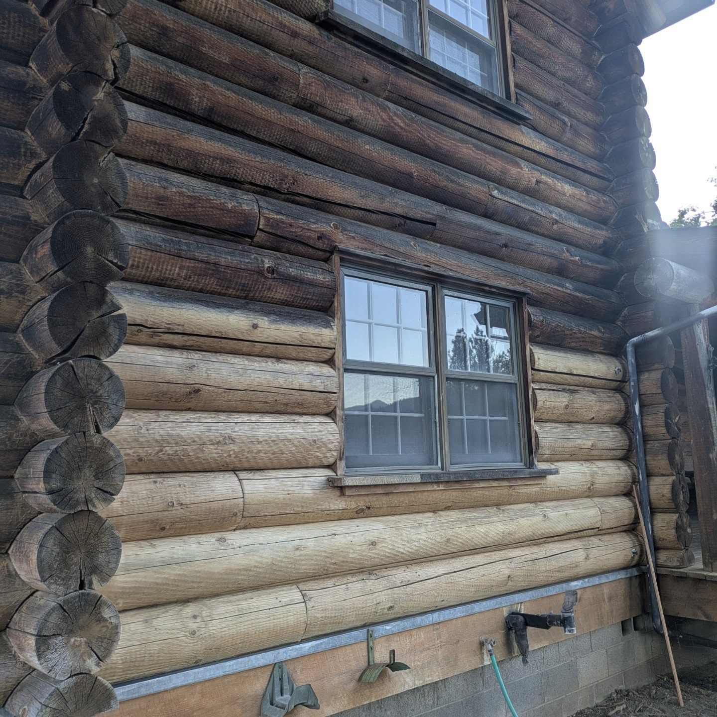 Been taking a break from social media to polish some logs... 🪵 Miss y'all! ❤️ I hope your summer has been swell 🌞 #loghomerestoration #loghome