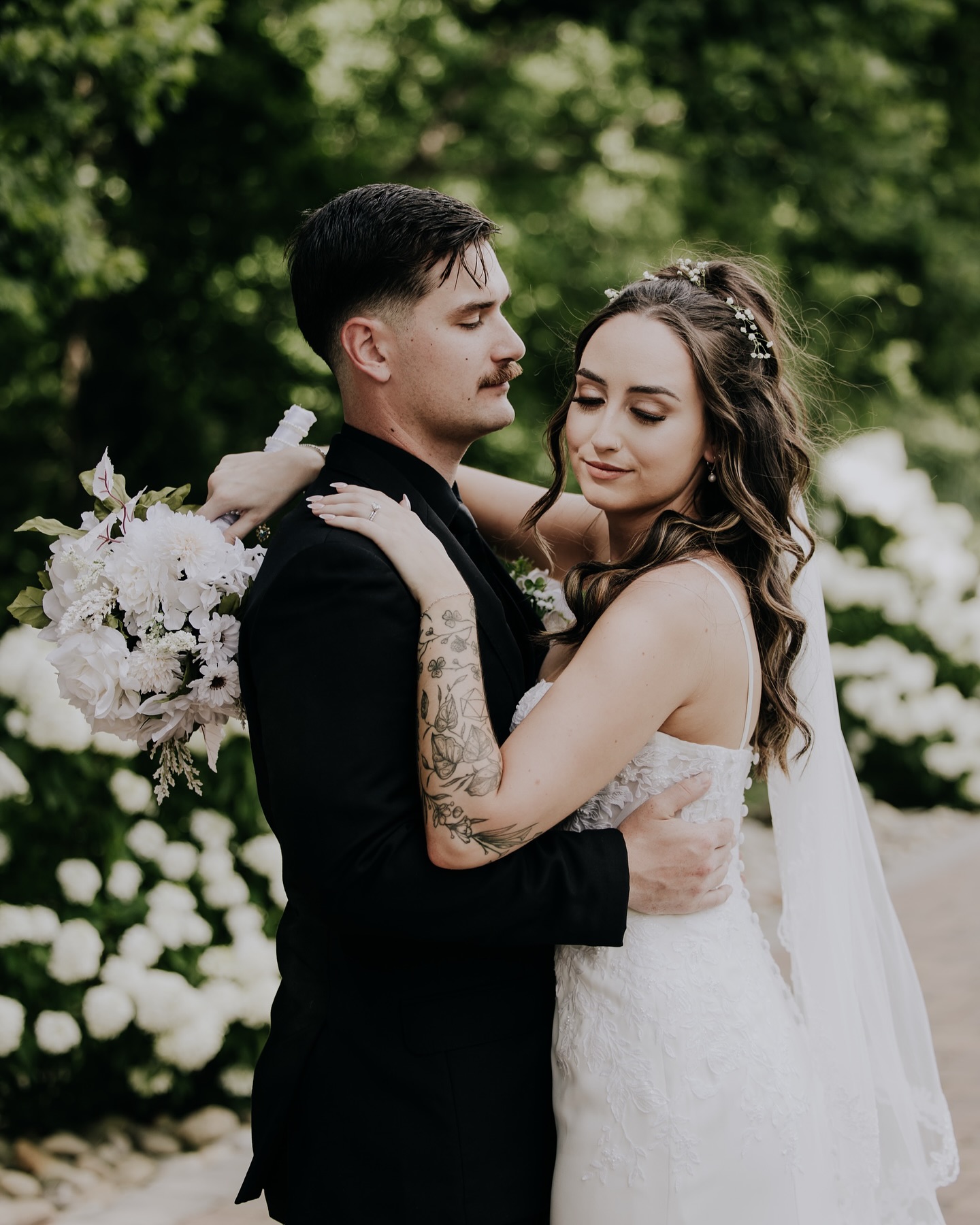 🤍✨Kate and Joe🤍✨and a perfect day in July. 😍🤩
Aren’t they magazine worthy?!
Photo: @alixandrareneephotography
Florals: MH Creations
Beauty: @the_braidfairy and @elliemichelll
Bride and Groom: @kt.sipes @joseph_westie
Check us out for your special day at:
Harpersvineyard.com
•
•
•
•
#wedding #easttnweddings #weddinginspiration #weddingideas #bride #groom #weddingday #weddingvenue #weddingphotography #weddingvenues #mountainwedding #smokymountainwedding #peacefulsideofthesmokies #townsend #townsendtn #vineyard #vineyards #weddingvineyard #justengaged #engagedlife #bridetobe #shesaidyes #weddingplanning #futuremrs #weddinginspiration #tennesseebrides #weddingvenuehunt #brideandgroom #weddingdetails #dreamwedding #weddingdaymagic
