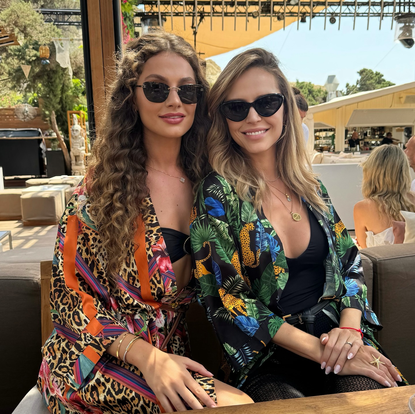 🌟 Two Lum Exclusive 🌟
Step into summer elegance with our limited-edition kimonos:
✨ Jungle Queen – fierce and empowering
🌴 Savage Tropic – bold and vibrant
Which one defines your essence? ☀️
#TwoLum #luxuryresortwear #limitededitionvinyl