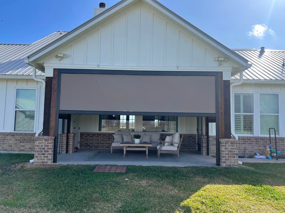 Start your day with shade! Patio Pirates brings Shade Doctor Motorized Shades to patios across the Coast—keeping you cool and comfortable, morning to night. DM us for more information or to book your free consultation today! ☠️ #PanhandlePatios #MotorizedShades #CustomOutdoorLiving #GulfCoastHomes #PatioPirates
