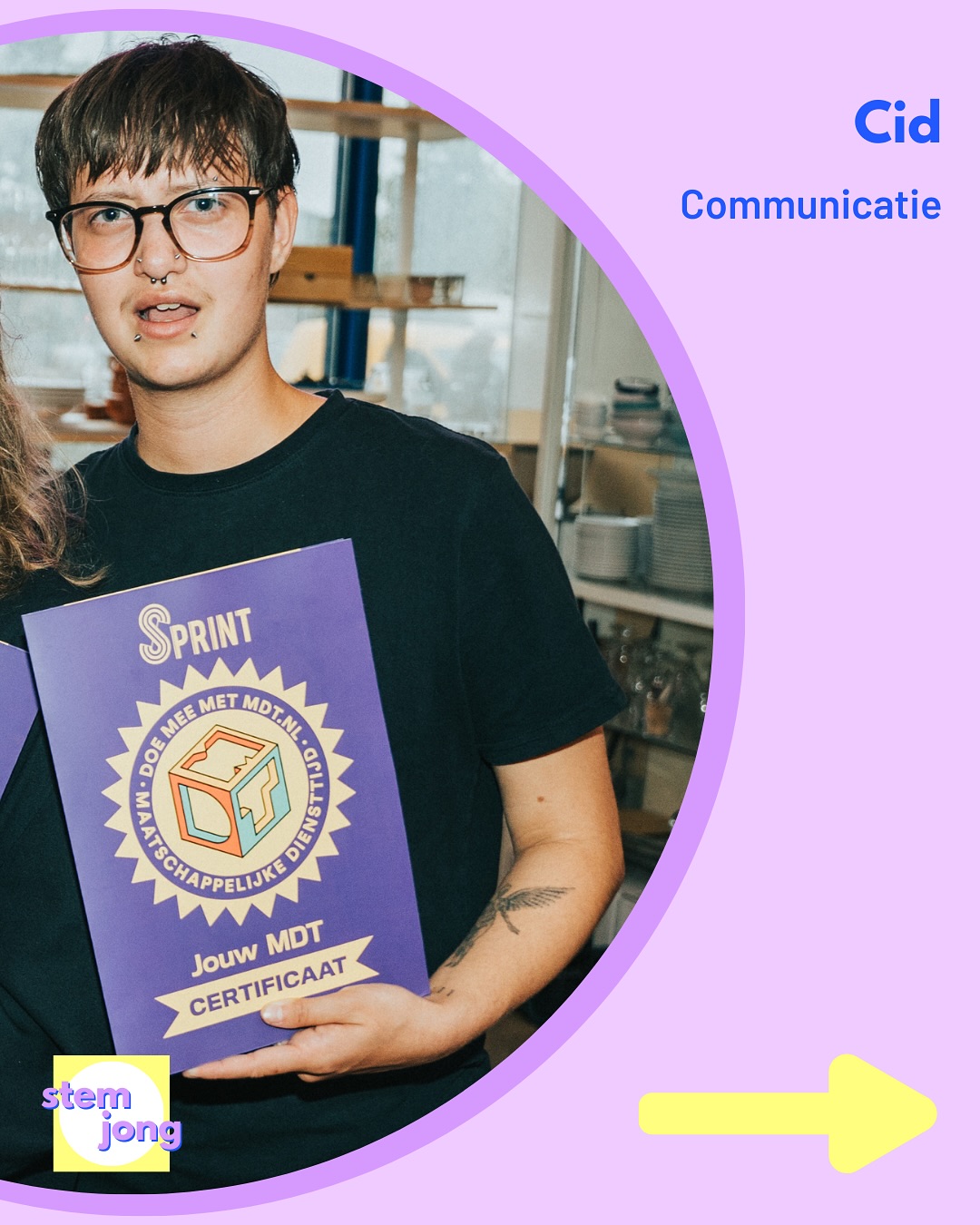 Stem Jong is voor jongeren én door jongeren. Maar wie zijn die jongeren achter Stem Jong?
👋MEET: Cid, lid van team communicatie.
Cid is sinds juni van dit jaar actief bij Stem Jong. Hij maakte voor het eerst kennis met de organisatie via Esmée, met wie hij toevallig tegelijkertijd een MDT sprinttraject volgde bij @njr.nl . Inmiddels is hij verantwoordelijk voor het beheren van de socialmediakanalen van Stem Jong, waar hij zich inzet om jongeren te informeren én te activeren rondom politieke thema’s.
🔗Wist jij dat Stem Jong ook actief is op LinkedIn? Volg ons daar via de link in onze bio!
👀Volg ons om het hele team te leren kennen!
#meettheteam #stemjong #voteyoung #jongerenstem #jongereninpolitiek #vrijwilliger #jongerenplatform #behindthescenes #jongenbetrokken