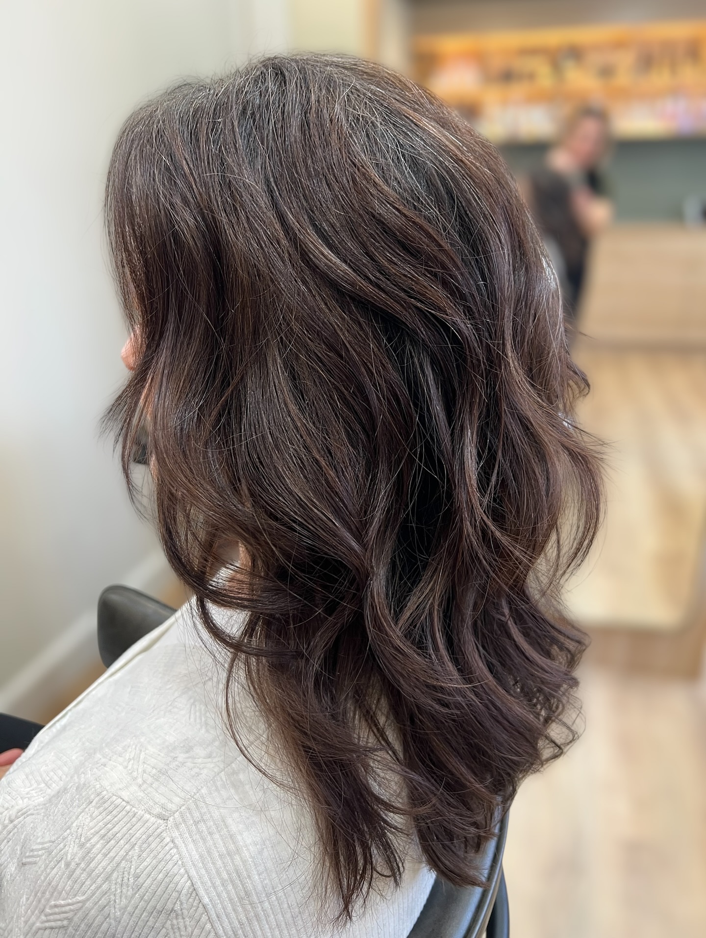 This isn’t just a haircut — it’s a confidence reset
✨ The haircut was the real hero here!
Yes… I did a semi-permanent toner to softly blend the last of her old colour, but the magic? That came from the haircut.
Freehand cutting is like sculpting — it not only softens harsh regrowth lines when you stop the endless touch-ups, but it transforms your hair. The shape moves, breathes, and frames the face in a way that feels effortless yet intentional.
The end result? Hair that looks fuller — but it’s just the natural bend of the hair finally being celebrated. This technique allows the hair to expand, contour, and come alive.
Who else is ready for big, juicy, confident hair that tells your story? 💫