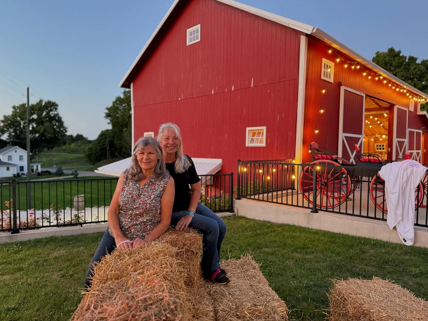 The women behind making The Red Barns magical for your special day 💕 Carolyn and Jill, besties who work their butts off to make the farm wedding venue look beautiful 👰♀️ 🌹
#weddingvenue #farmweddingvenue #barnwedding #barnweddings #barnweddingvenue #southwestmichigan