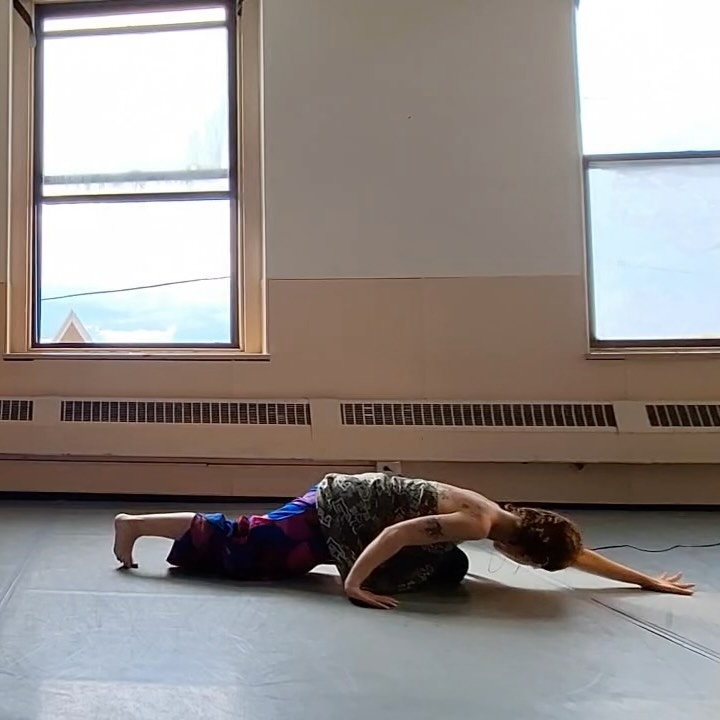 Curious about renting studio space at The Art Room?
We would love that!!💗
The Art Room Studio features 450 sq feet with ample natural light and sprung floor with marley.🍃
Our studio is available for hourly rentals for rehearsals, performances, classes, & events. Rental requests must be made at least 48 hours in advance of rental. ✨
Link in bio to schedule and learn more 🌱
RENTAL RATES ☑️
• Ticketed Events/Classes: $30/hr
• Non-Profit/Artist Rate: $12/hr
• Bulk rate: $10/hr for rentals of 10+ hrs a month
• Subsidized rent: $8/hr — BIPOC, LGBTQIA+, Chronically Ill/Disabled, parents, and low-income artists. (this rate is reserved for dance/theater rehearsals/practices - not for classes/workshops)
.…….…….…….…….…….…….……
video 📹: Leah Stein
featuring Mikah Simone bd @sheheretoda.y moving in the sunlight beside an open window, turning around before the chalk board, and standing in the studio looking out the window