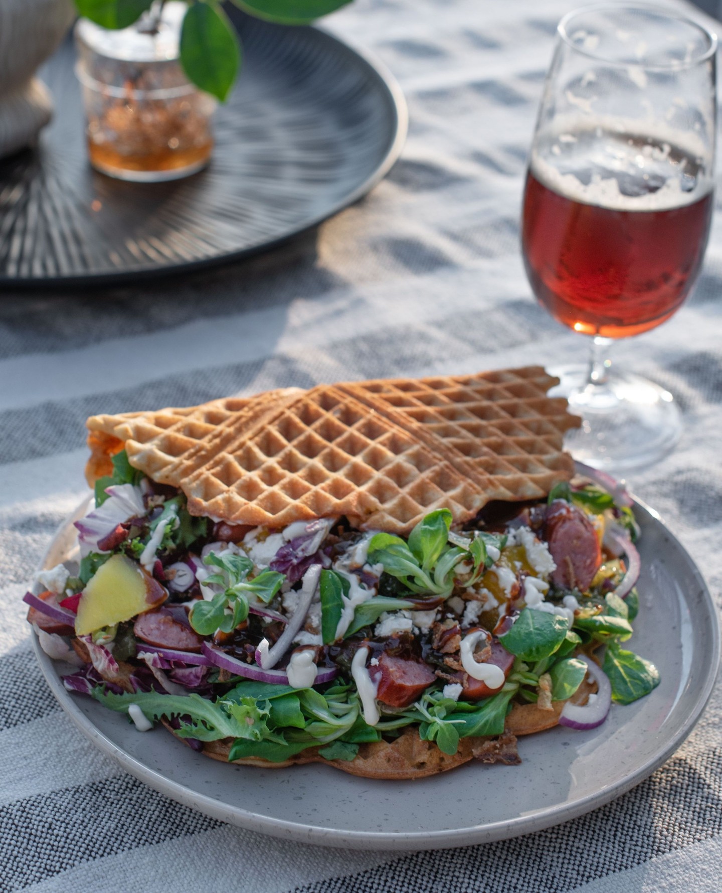 Förläng sommaren med hetta och sötma.
Vår Mango- och Jalapeñokorv är sommar på tallrik - oavsett väderprognos. Sött, rökigt och lite sting i samma tugga.
? Testa den i en våffla med BBQ-smaker – ja, du läste rätt.
? Recept hittar du via länken i bio!
#förgodattlåtabli #hemgården #korvmedkaraktär #smakerföralla #sommarsmaker #grillkorv #mangokorv #jalapenokorv