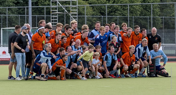 LUSTRUM OPENING
Gisteren trapten we het lustrumjaar af met het openingsfestival én een legendarische wedstrijd: de Batavieren vs Heren 1!! ?