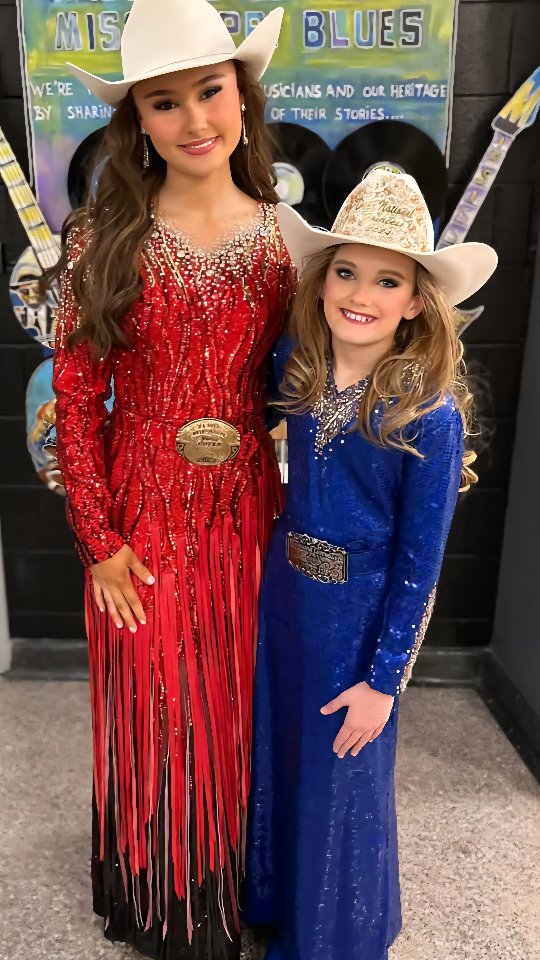 Sequin gown with illusion neckline and ombre lambskin fringe!
#rodeoqueen #rodeoqueenfashion #rodeoqueenlife #customgown #westernelegance