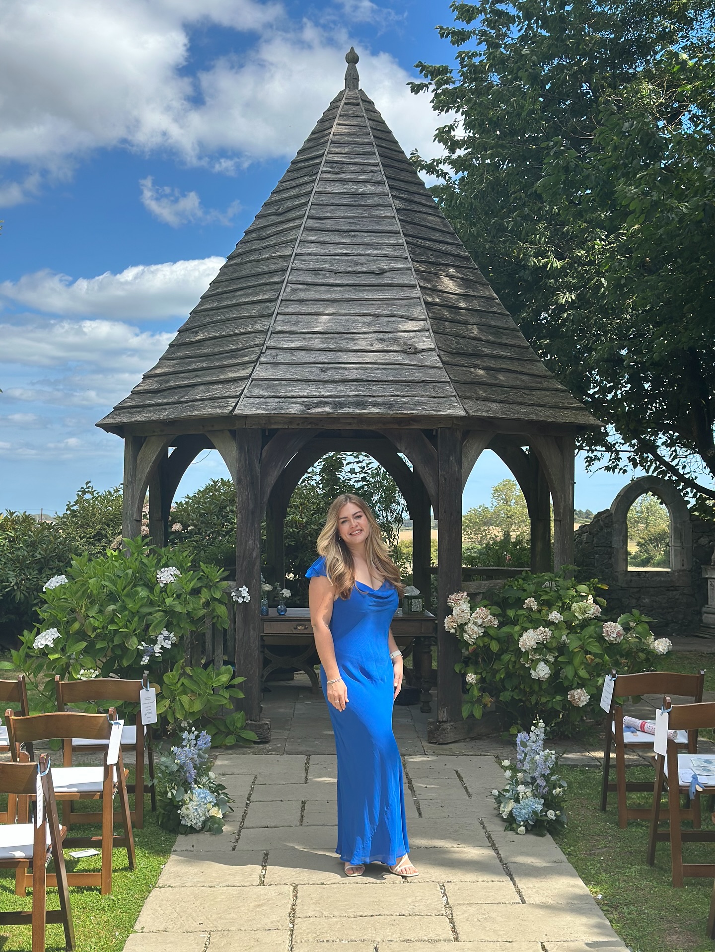 August! What a busy, beautiful month you’ve been 💐
9 weddings, 2 events, 2 gigs, 1,524 miles travelled, 2 premier inns stayed in, many a Starbucks consumed and I even managed to fit in turning 31! 😅
It’s impossible to fit every moment into this post but I appreciate every single booking. Wether I’m singing you down the aisle, getting your guests up to dance or making a fuss of your doggo 🐶 Every moment is magic and I am truly grateful that I get to be a part of it all.
Thank you to all of my couples who put their faith and trust in me to make their day extra special. You’re all AMAZING ❤️
#weddingsinger #weddingsingeruk #weddingmusic #weddinguk #weddingwales #welshwedding