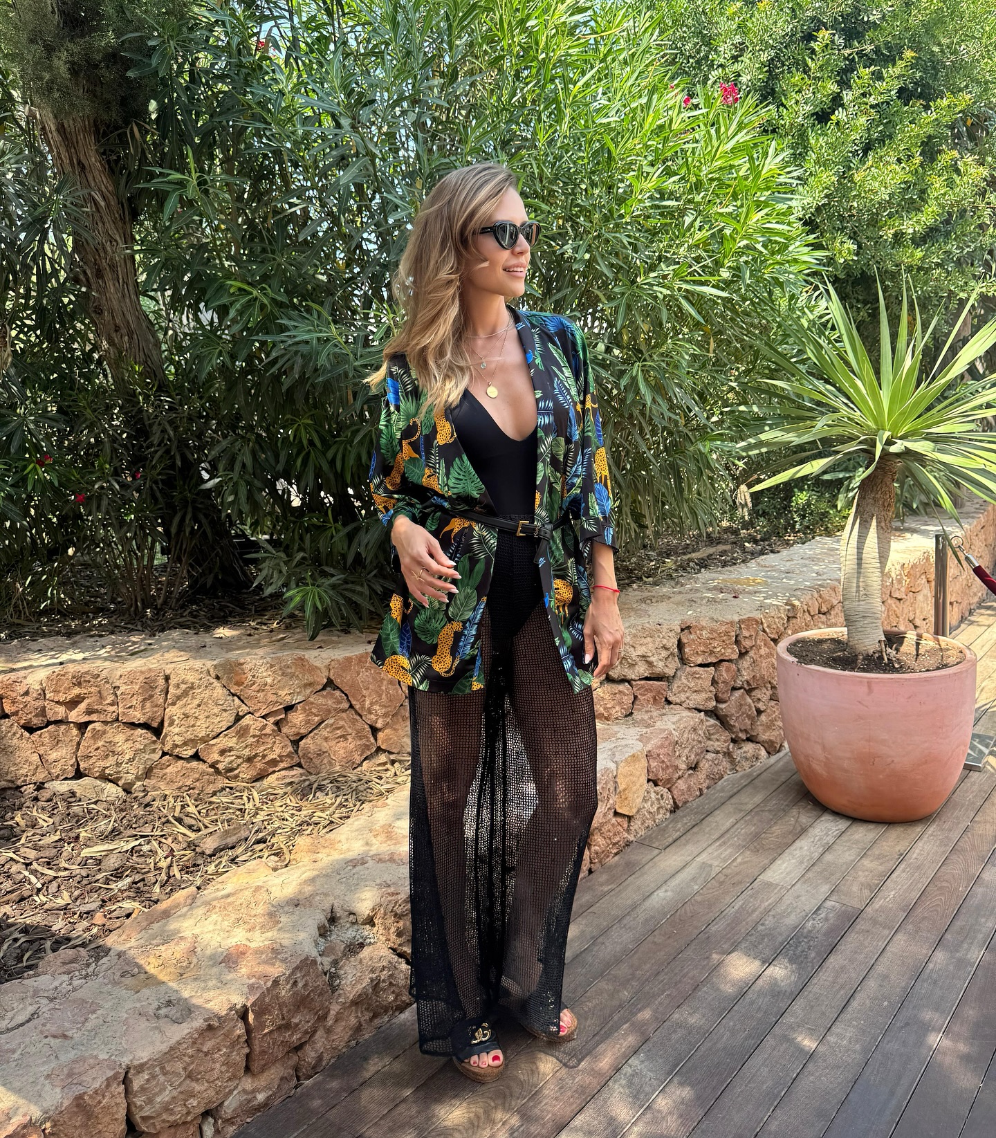 🐆This is our Savage Tropic kimono by Two Lum — a versatile piece available for both women and men. It’s the perfect item to complement your look and add that extra touch of charm and style, whether at the beach, a festival, or a casual summer outing. ✨
#TwoLum #SavageTropic #ResortWear #LuxuryResortWear #TropicalStyle #HighEndFashion #SummerElegance #LuxuryLifestyle