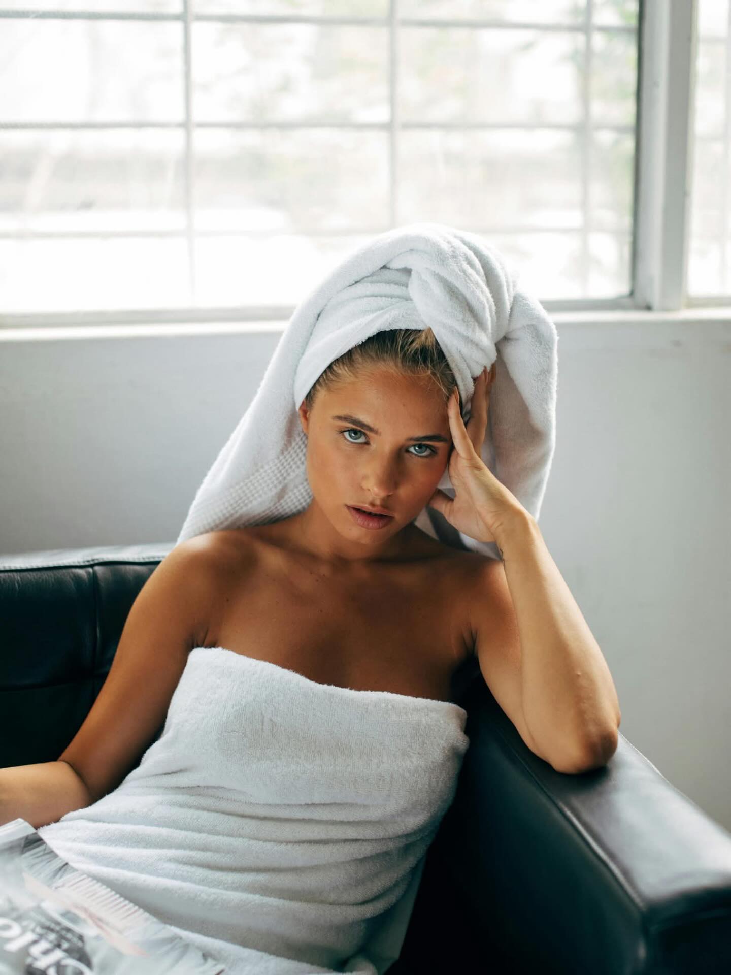 We’ve been told that hustle = success. That our worth is measured by how much we can squeeze into a single day. But here’s the truth: collapsing into bed every night isn’t achievement - it’s burnout.
What if productivity looked like this instead - rest, rhythm, and a little less doing? Because sometimes the real power move is slowing down so you can rise stronger.
Do you believe “doing less” can actually help you achieve more? Drop your thoughts below 👇 and tap the link in bio 👆to read the full article.
#DoLess #LessIsMore #SlowLiving #WorkLifeBalance #RestIsProductive #WomenWhoRest #IntentionalLiving #FlowOverForce #SelfCareEveryday #PeacefulProductivity