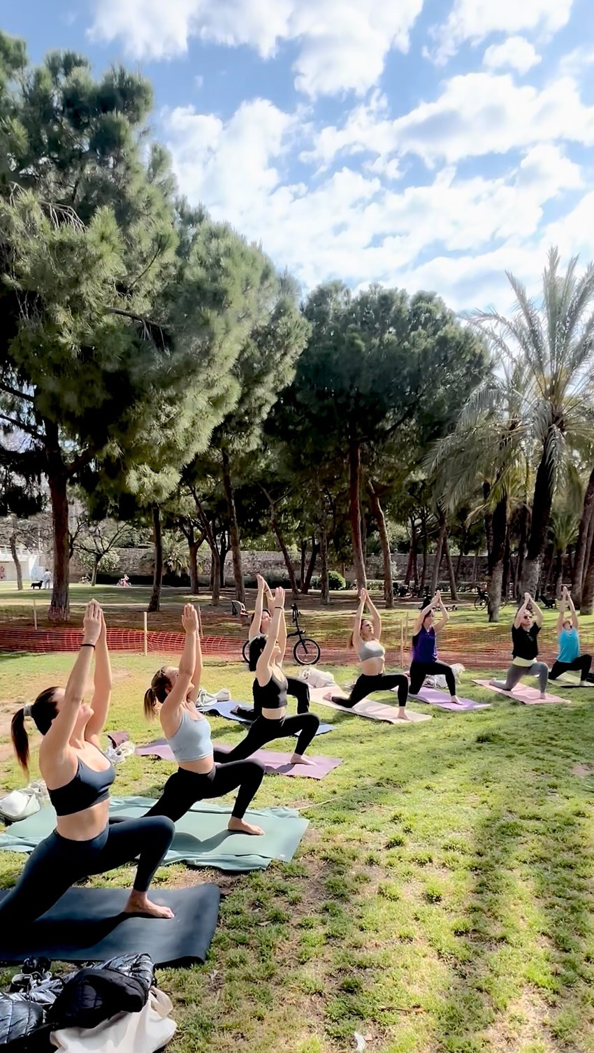 🌿 YOGA EN EL RÍO TURIA 🌿
¿Te apetece moverte, respirar y reconectar con tu energía al aire libre?
Ven a practicar Power Yoga en el Río Turia, en un ambiente relajado y lleno de buena vibra.
✨ Clases aptas para todos los niveles
✨ Al aire libre, con espacio, aire fresco y sol
✨ Fluimos, nos fortalecemos y recargamos energía
🧘♀️ Horarios:
📍 Lunes – 18:30
📍 Martes – 10:00 & 19:30
📍 Sábado – 10:00 & 11:00
Trae tu esterilla, ropa cómoda y ganas de moverte 💪
🏷️ 7€ por clase
📍Ubicación: Río Turia, Valencia, Altura Puente de las Flores
📩 Reserva tu plaza por la web