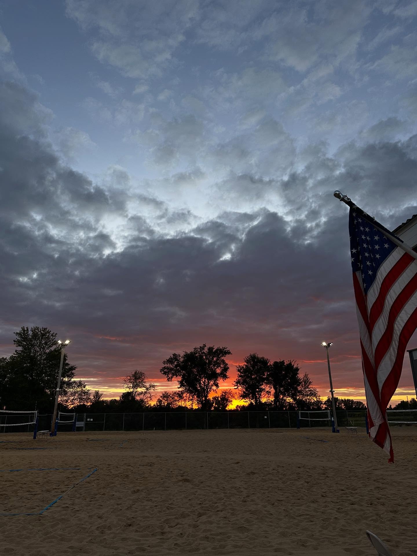 The internet has been a bit overwhelming today, and will continue to be in the next days/weeks. As we remember 9/11, and many other tragedies and events that have taken place over the last week, let’s remember what’s important. Family, friends, loved ones.
If you can, take a moment to make someone day’s better, spread light where you can! We are akways here for you, as a space to relax and enjoy life.
See you all this week 💛#neverforget