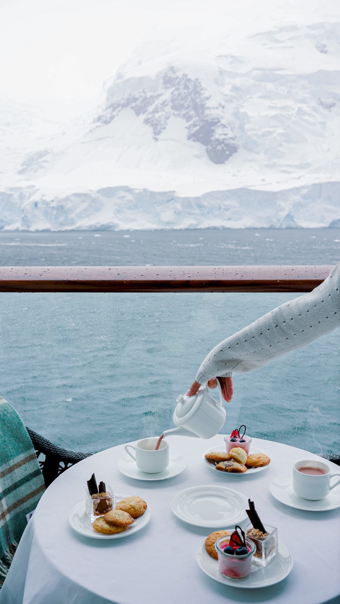 ✨️Experiencing the breathtaking beauty of Antarctica aboard Silversea…  there’s just nothing quite like it 🧊✨️
