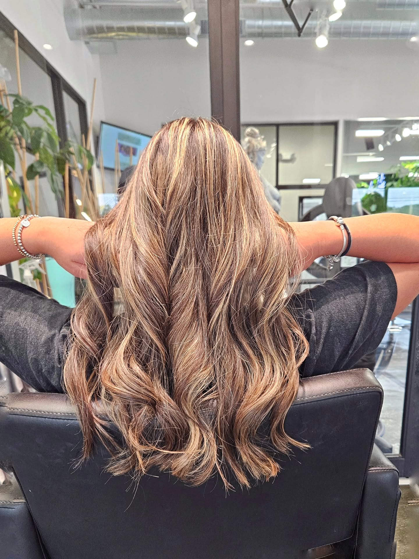 ✨️Stunning Highlight & Cut
Ready for a hair glow-up?
Highlights can add depth, warmth, and dimension, giving your hair that fresh, radiant glow you've been dreaming of. Combined with a precise haircut, this transformation will leave your look effortlessly chic and full of life.
Why you'll love it:
- adds natural shine and brightness;
- creates movement and texture;
- perfect for an easy-to-maintain, modern style;
Work done by our Stylist, Marisa
Call today to book your appointment or visit our website to schedule online:
? www.brocatos.com
? 410-558-0047
#highlights #blondehair #balayagehighlights #freshcut✂️ #haircolorist #dimensionalblonde #weddingstylist #hairsalon #timoniummd