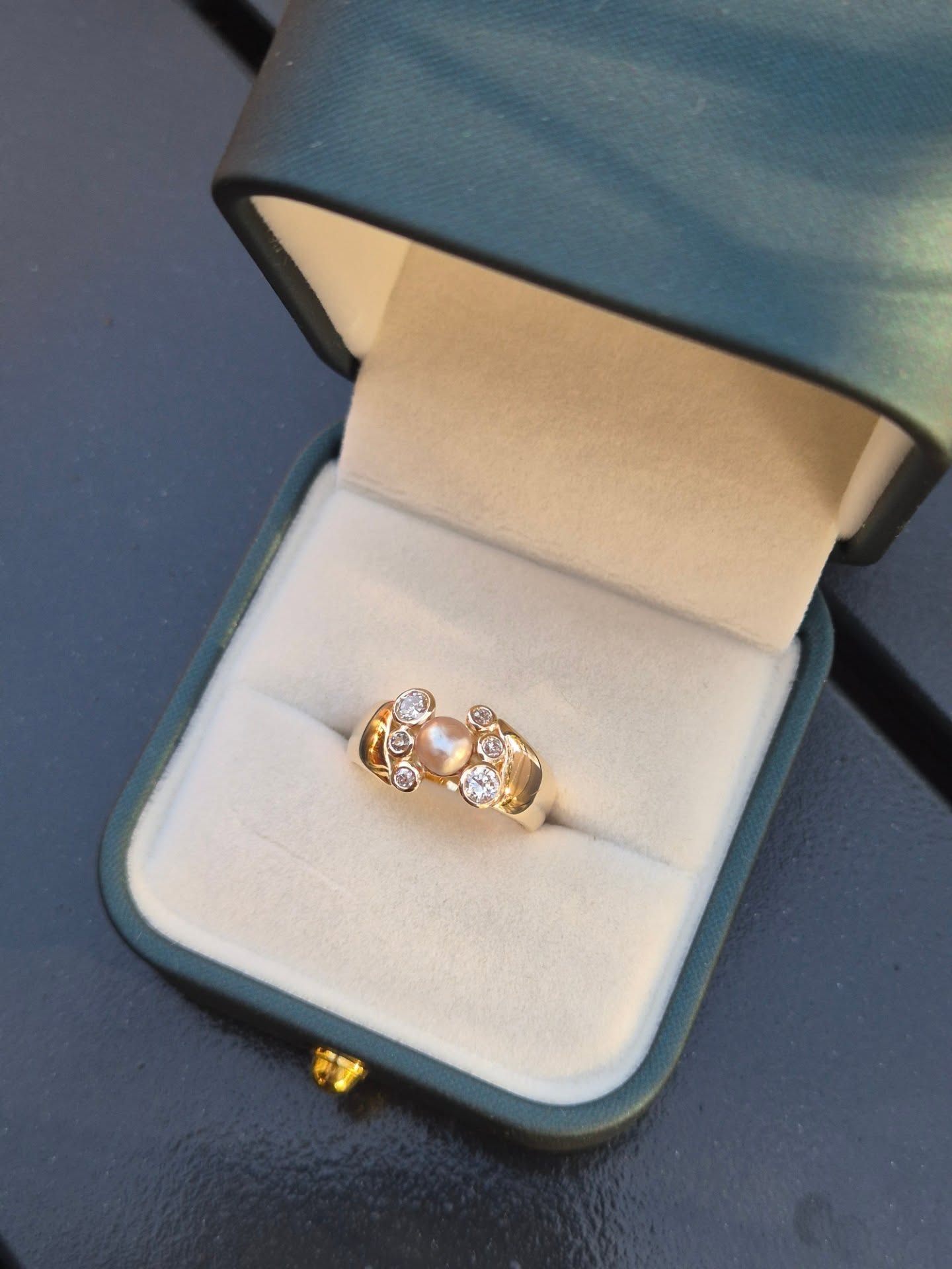 This pearl and diamond ring was handmade using a bunch of old family jewellery. What was once a booche is now a statement yellow gold dress ring.
#westernaustalianjeweller #jewelleryremodel #jeweller #Australianmade