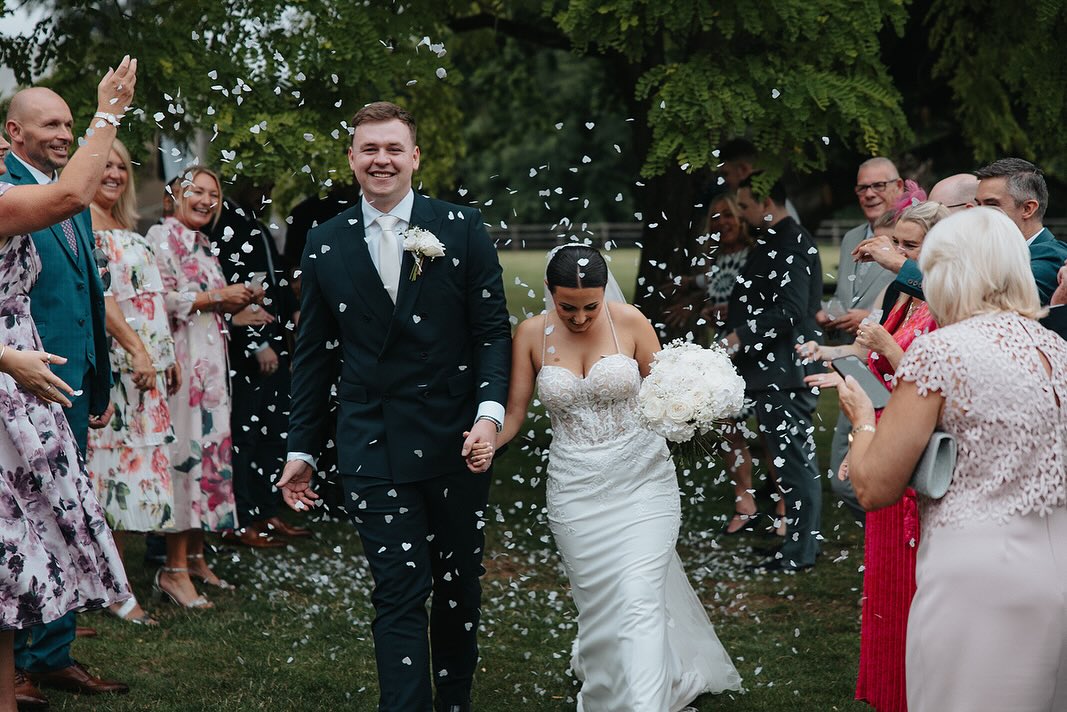 Alec & Taylor's wedding celebration at @thatamazingplace was nothing short of magical, and we were thrilled to be a part of it. The personal touches they chose made for some fun photo opportunities. ?♀️ ?♂️ ⛳️ ?@mrteescrazygolf @sundaecycle #thatamazingplace #mrteescrazygolf #sundaecycle #weddingphotography #weddingphotography #weddinginspiration #weddinginspo #weddingvideographers #weddingday #wedding