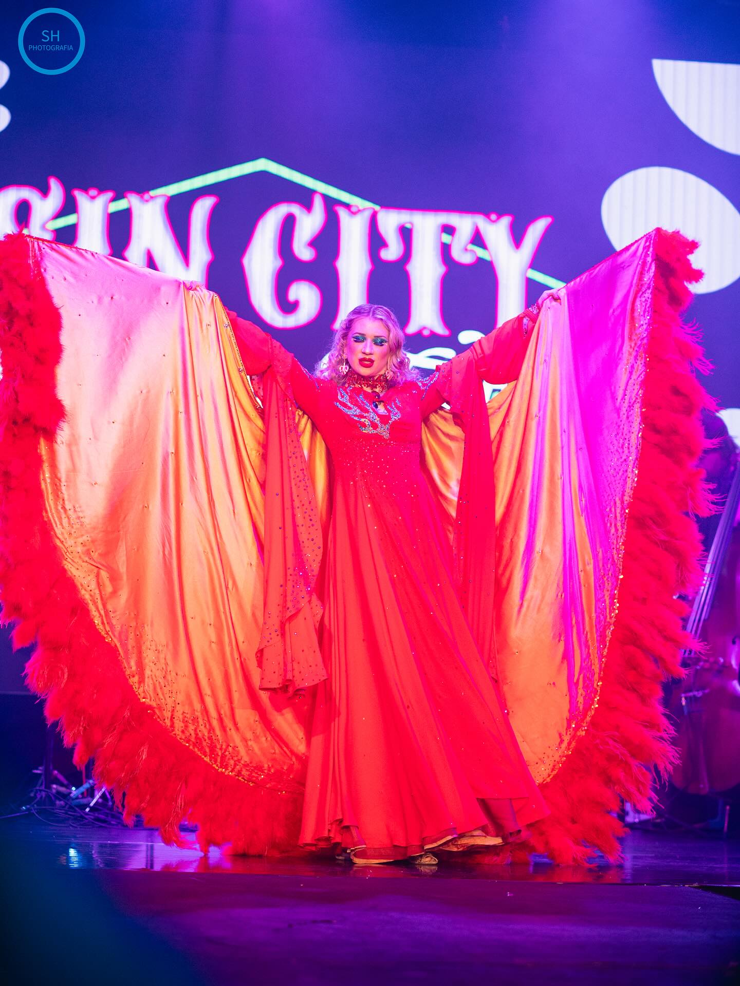 Photo diary of my award-winning performance at @sincityburlesquefestival in Las Vegas as captured by @shphotografia 📷 Look at all that movement and fabric! @misskellymakesthings made the dress and @ariadelanoche made the cape! I would guesstimate that there’s about 10 yards of fabric in there!! I’ve been performing various iterations of this act for nearly 11 years! My burly-mentor @theldyjosephine called this act my diamond creation 🙏🏻💎❤️🔥